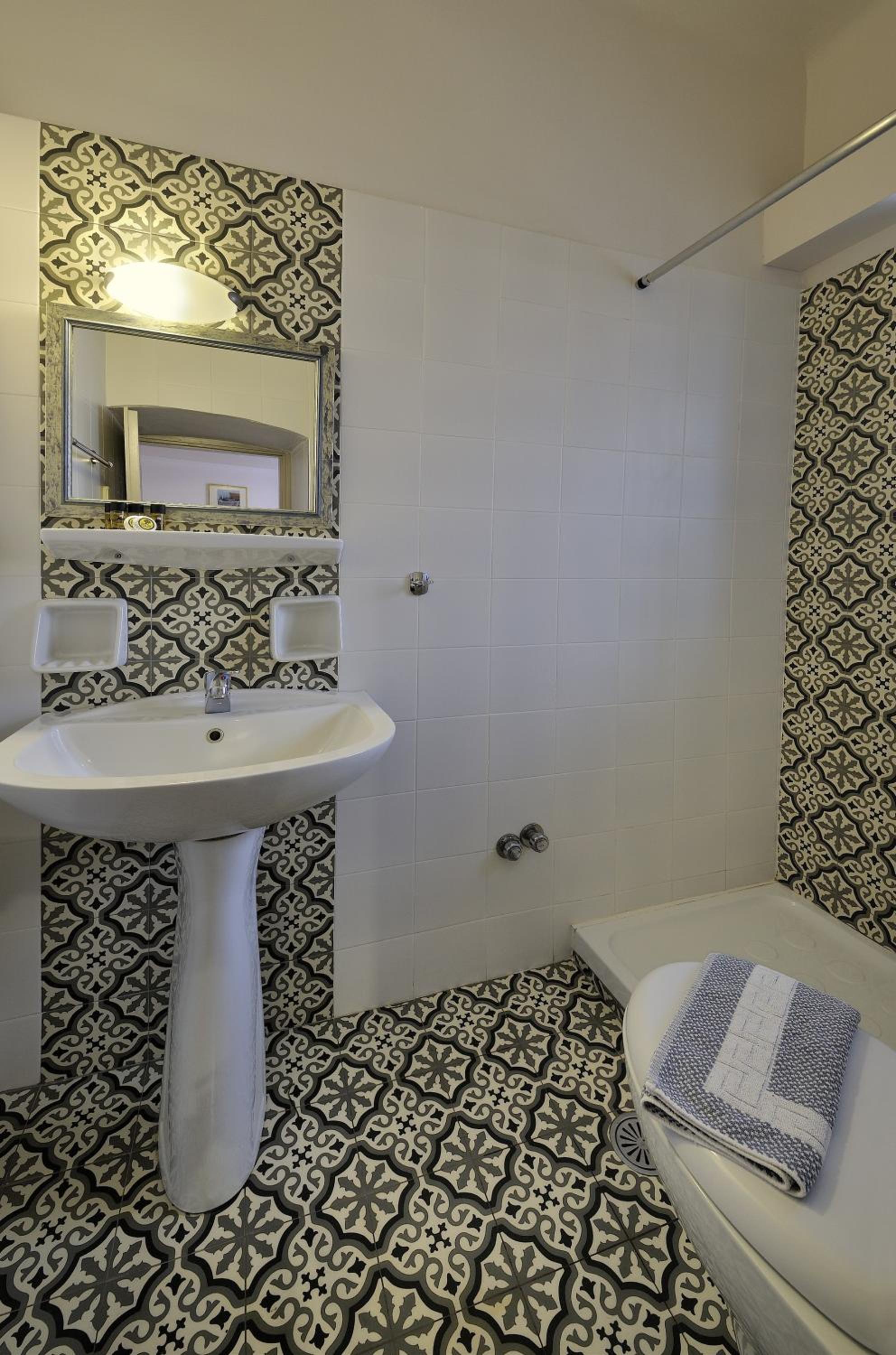 Budget Double or Twin Room photo 3