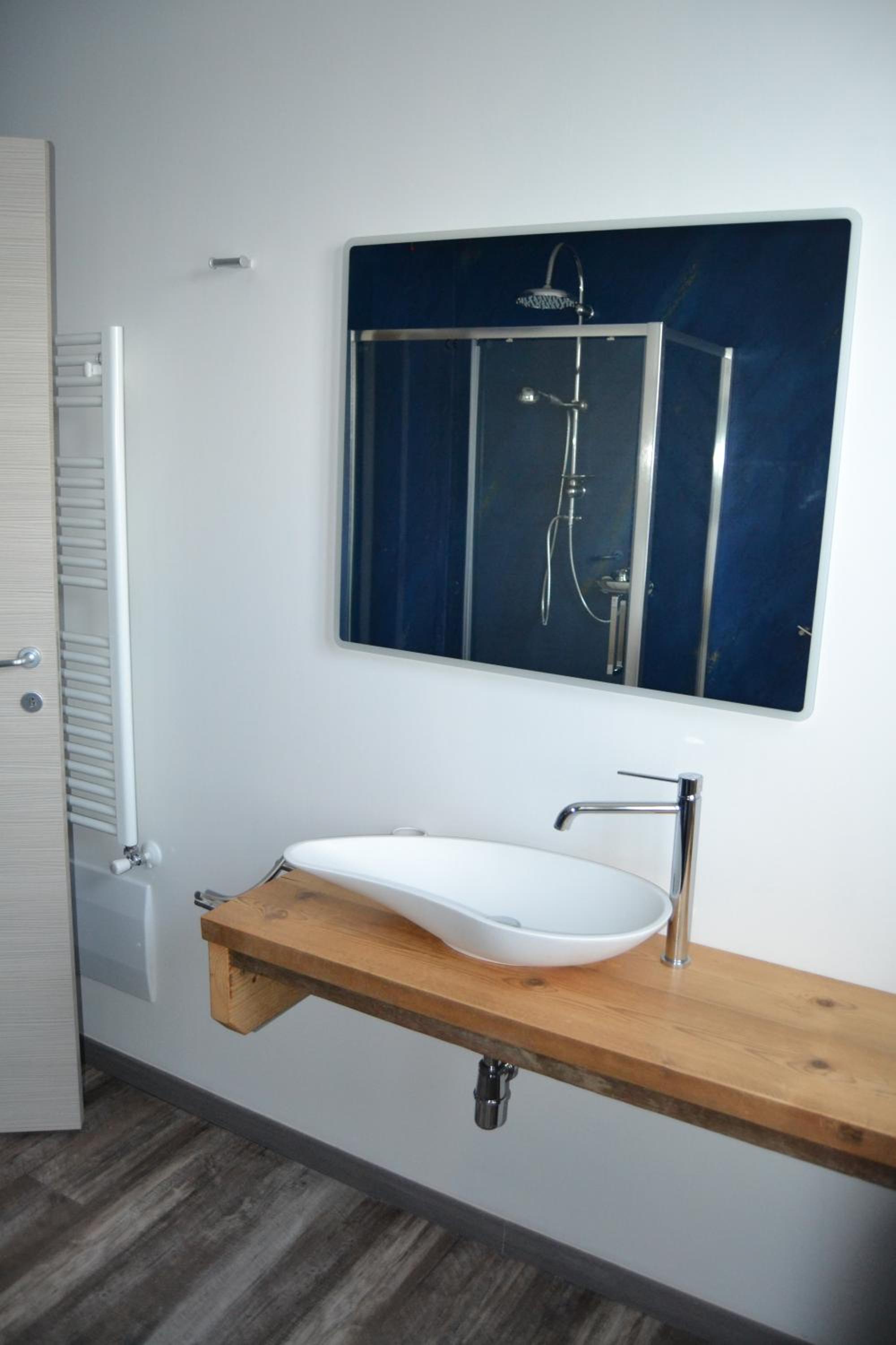Deluxe Double Room with Balcony (Indigo) - Photo 3