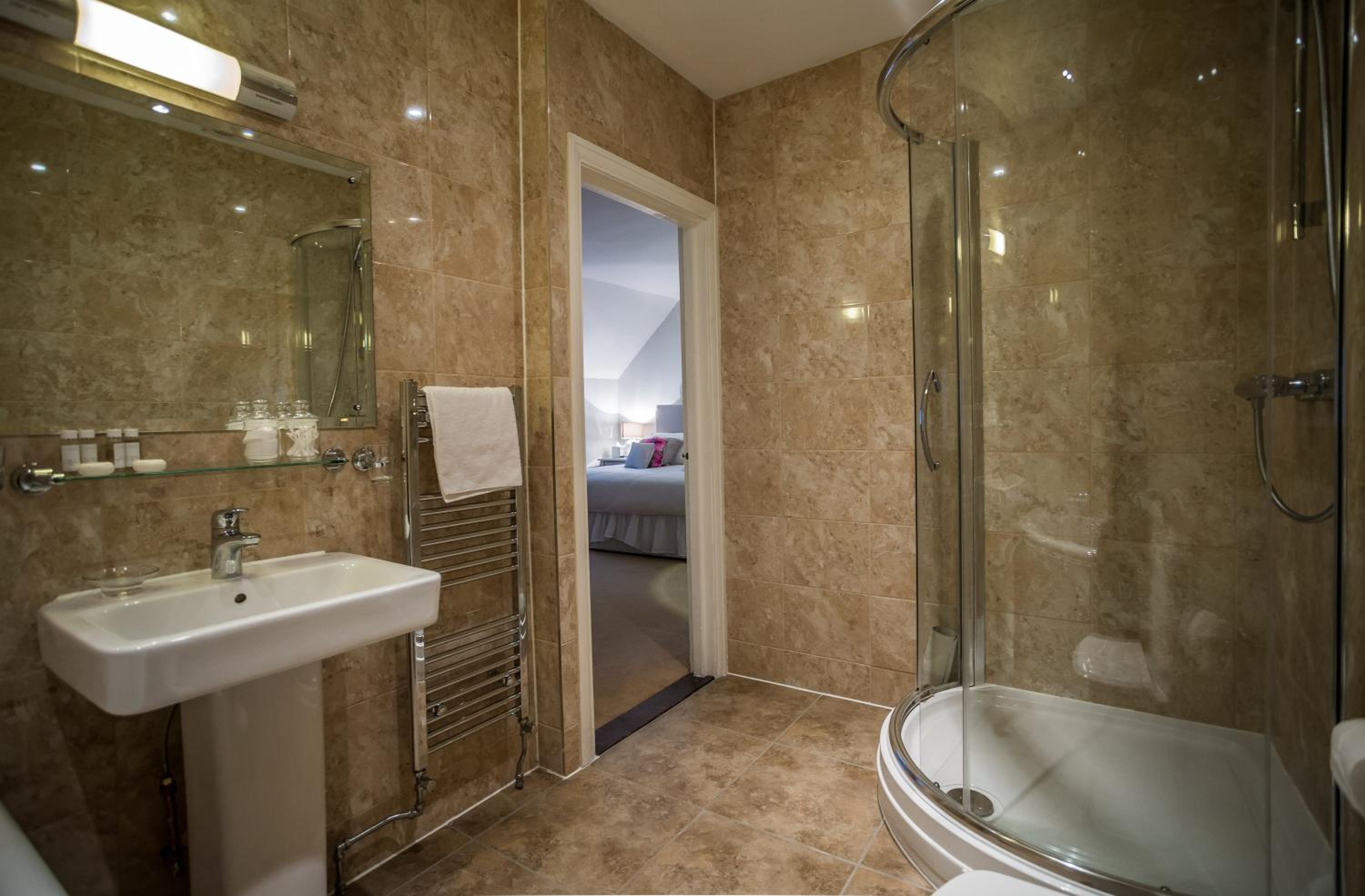 Larger King Suite with Sofa - Non-Smoking