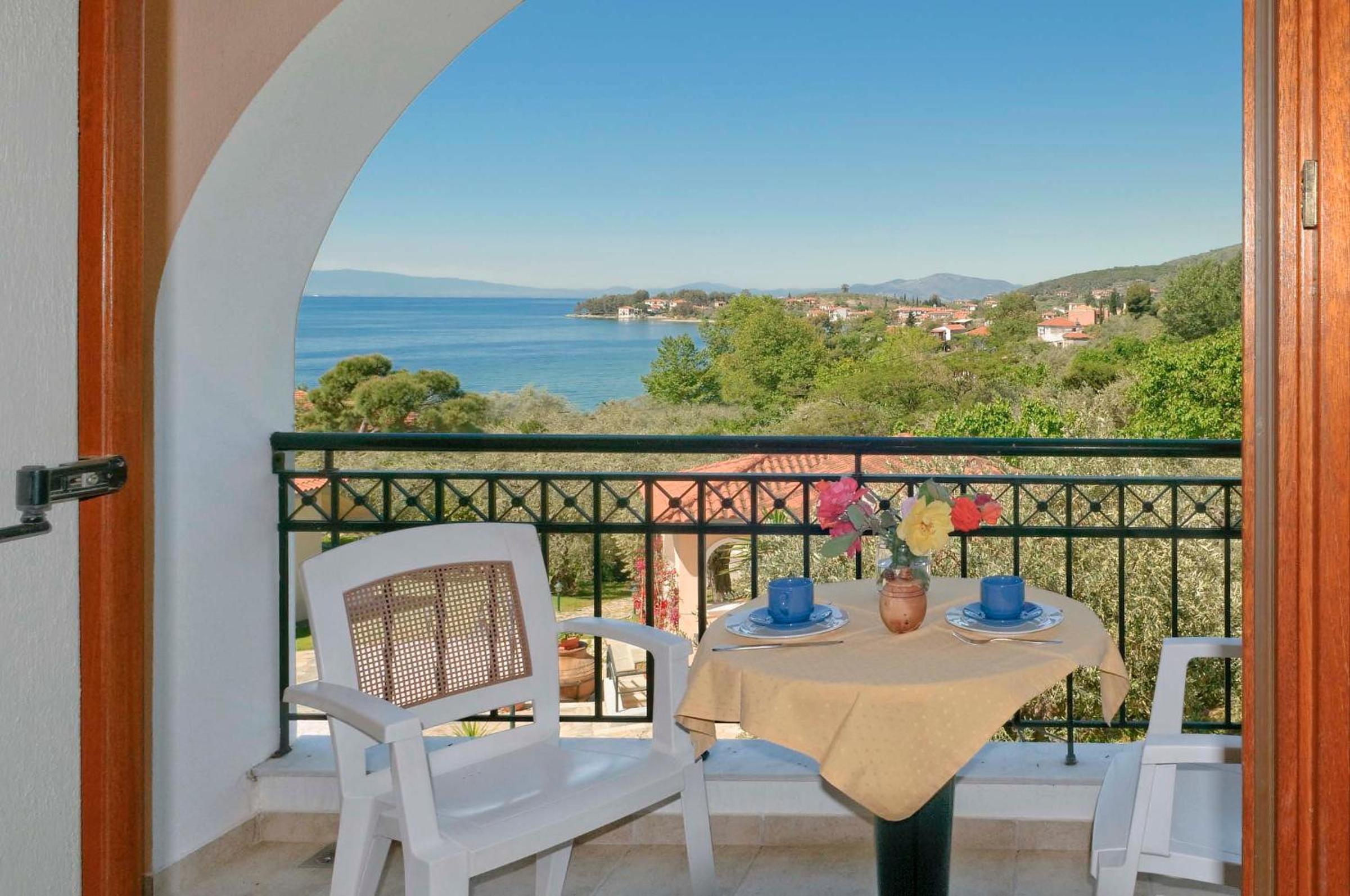 One-Bedroom Family Apartment with Sea View - Photo 10