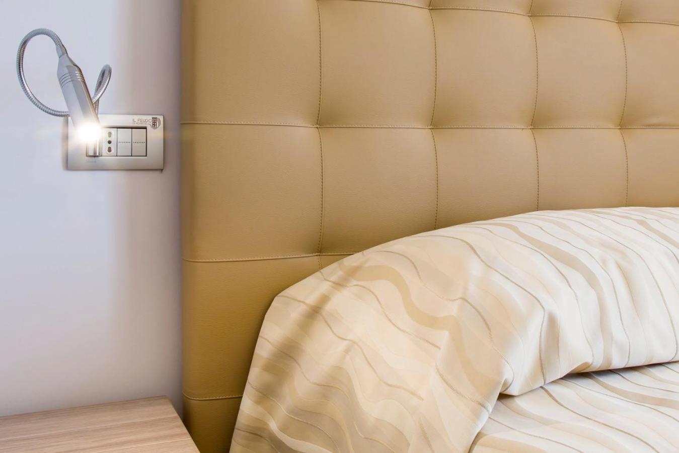 Standard Twin Room - Photo 8