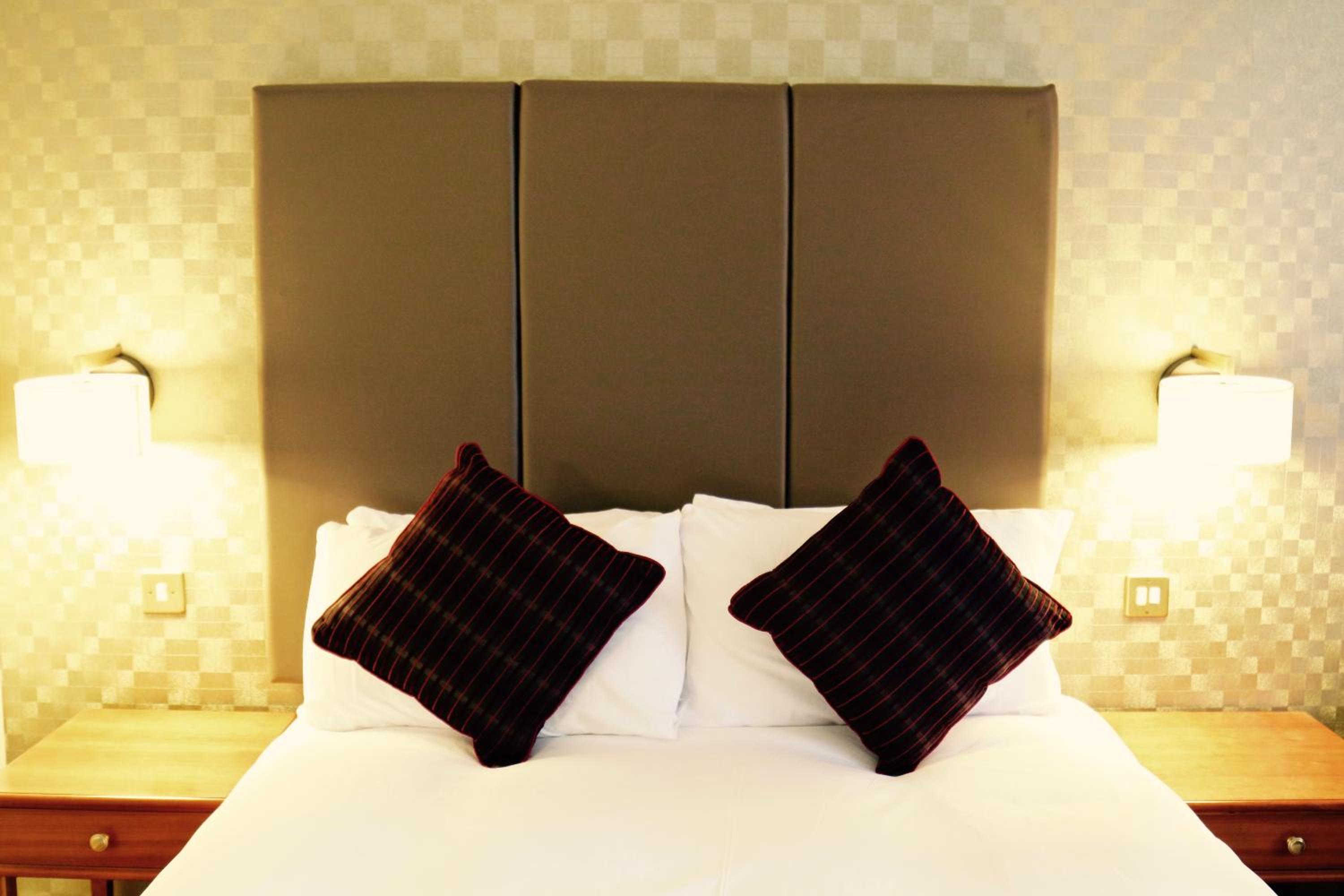 Standard Double Room (Inc FREE PARKING, POOL & GYM) - Photo 4