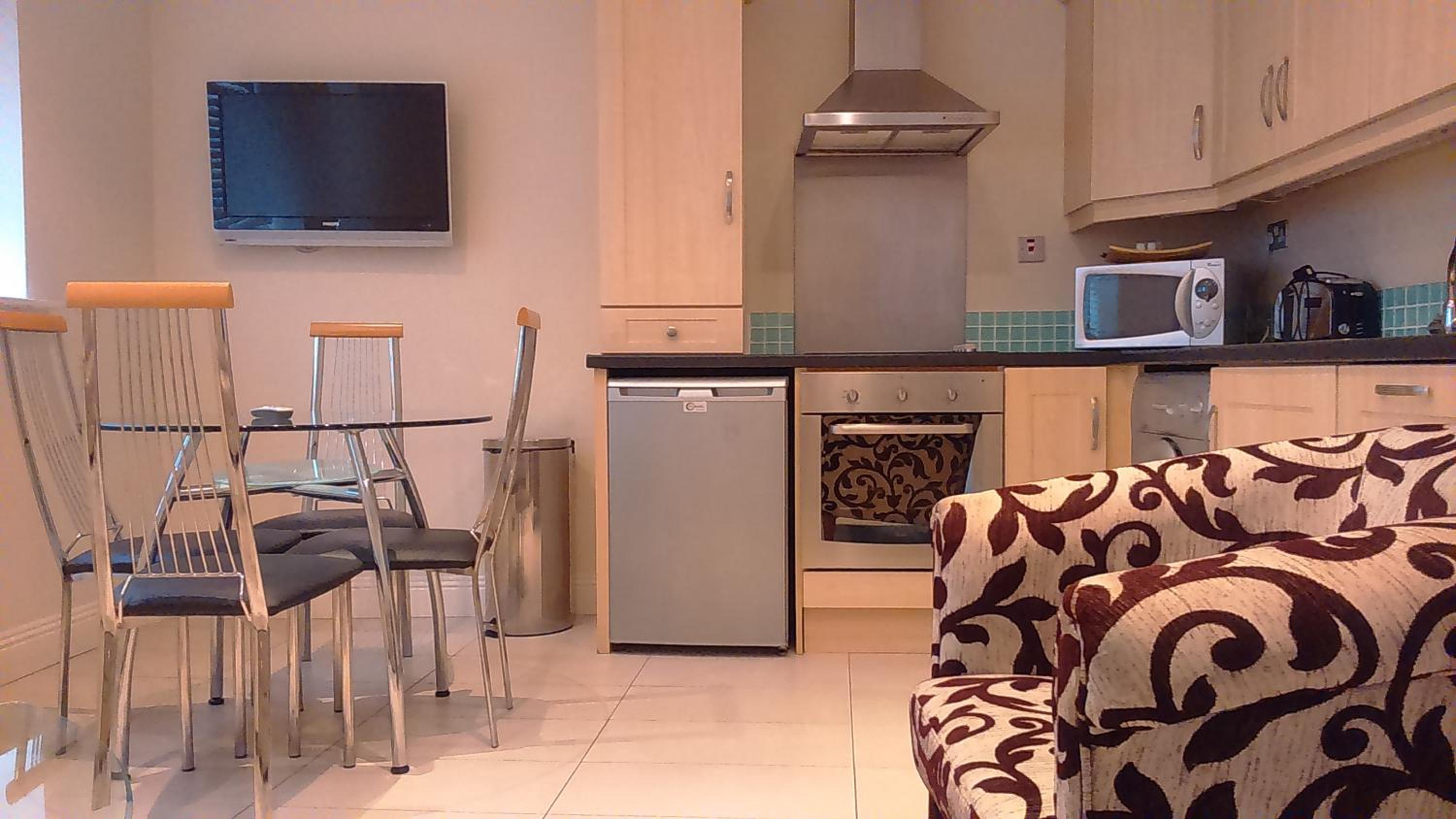 Two-Bedroom Apartment (3 Adults) - Photo 2