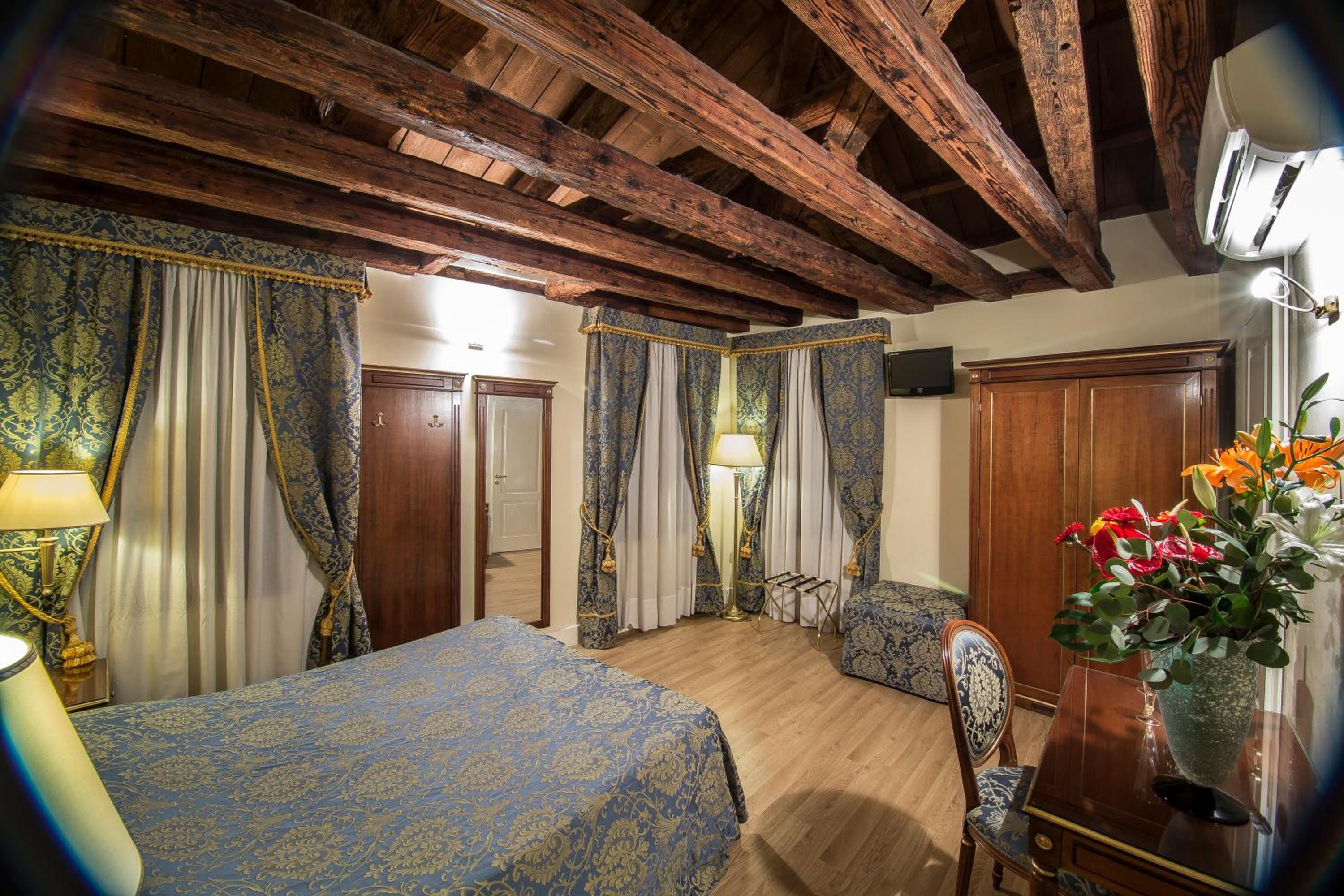Double Room with Canal View photo 1