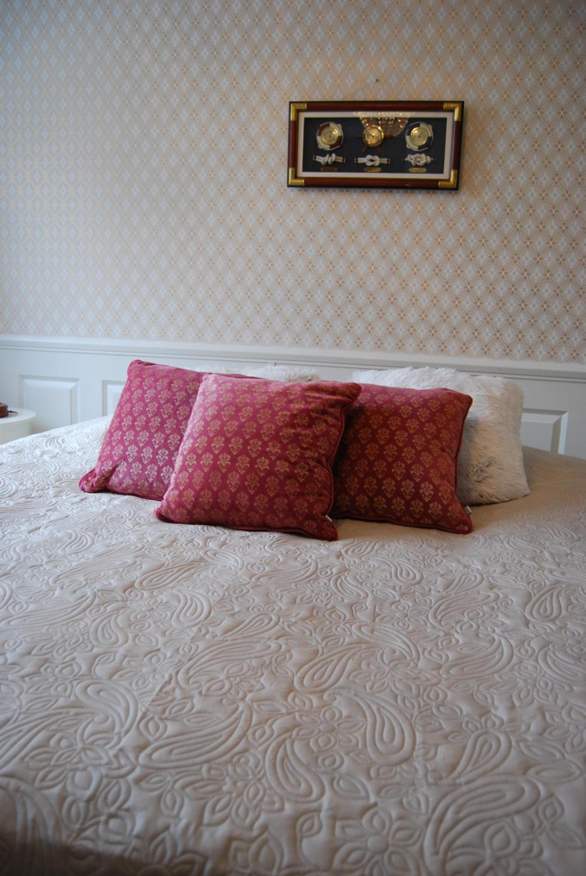 Double or Twin Room with Private Bathroom photo 3