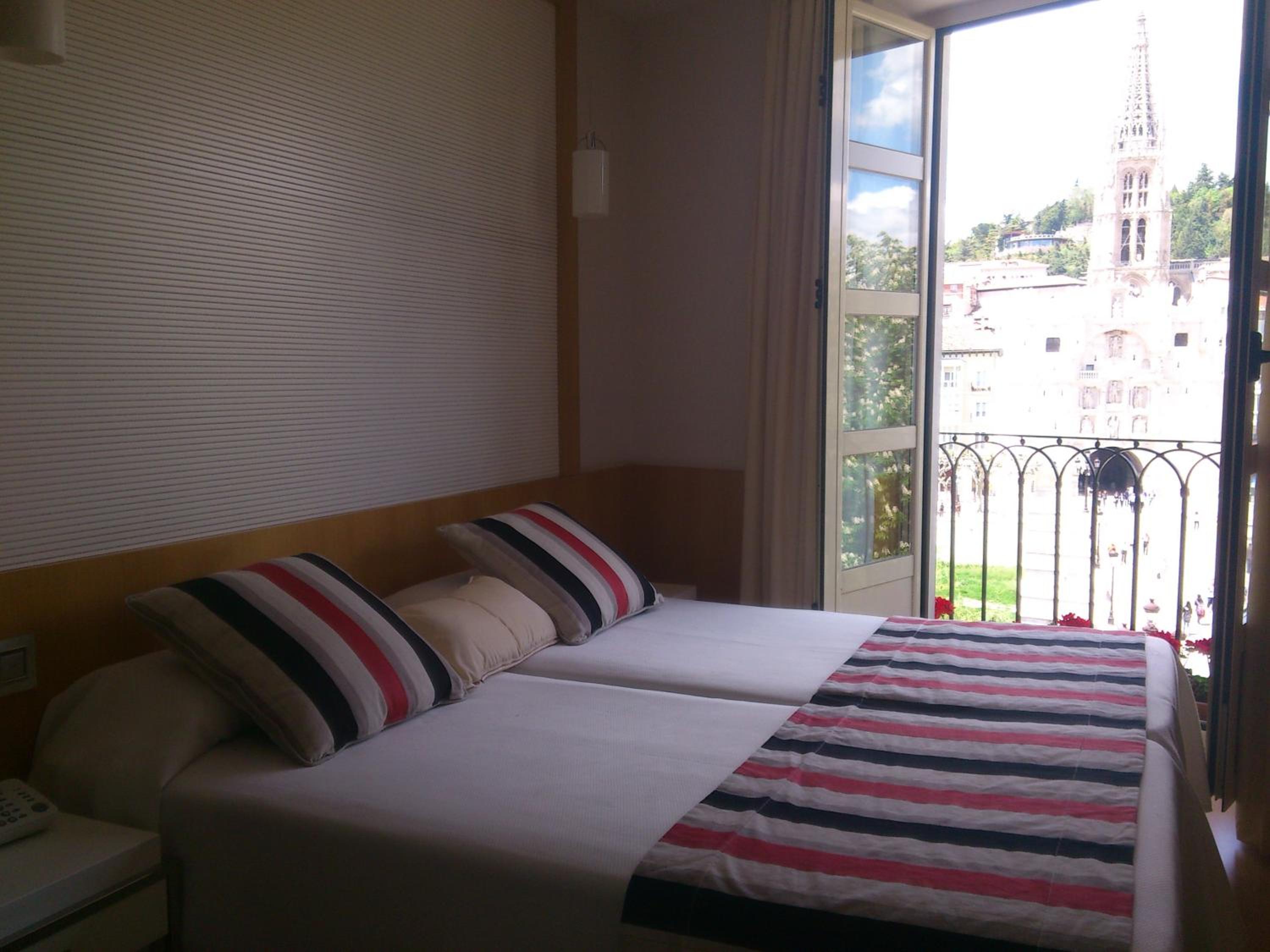 Double or Twin Room with View - Photo 2