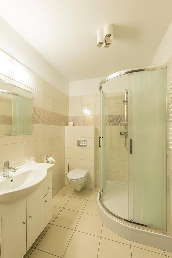 Large Double Room - Photo 4