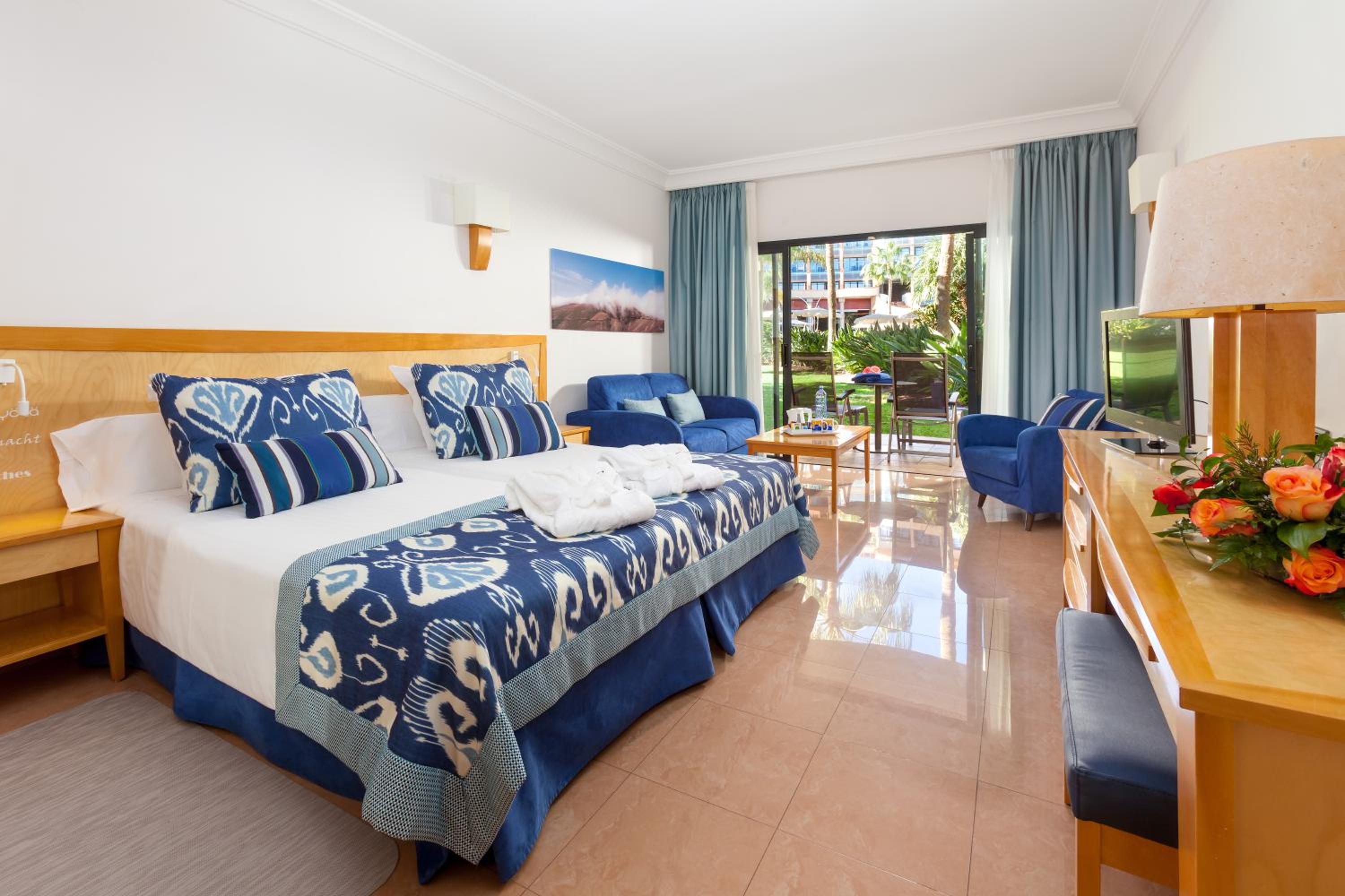 Habitación Doble o Twin Superior con Vista a la Piscina