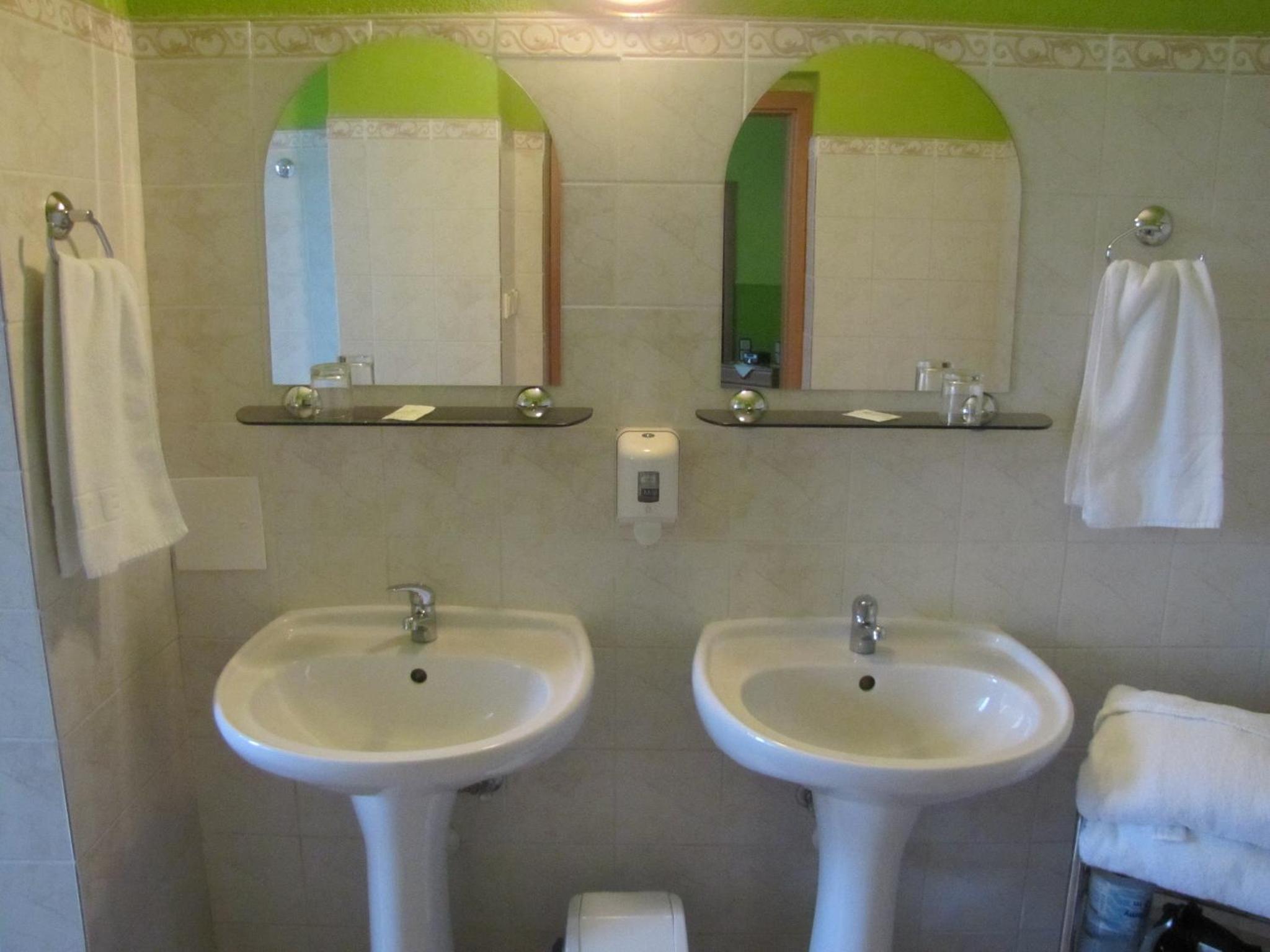 Suite - Photo 5