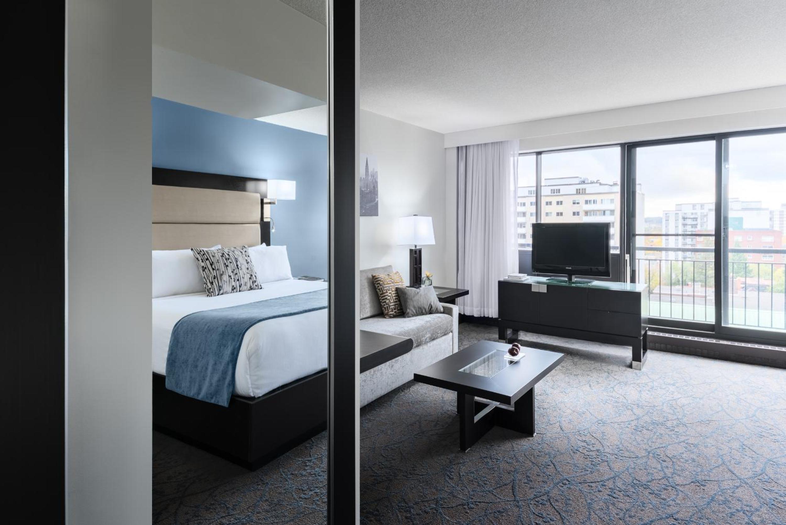 Bachelor Suite with One King Bed - Photo 1