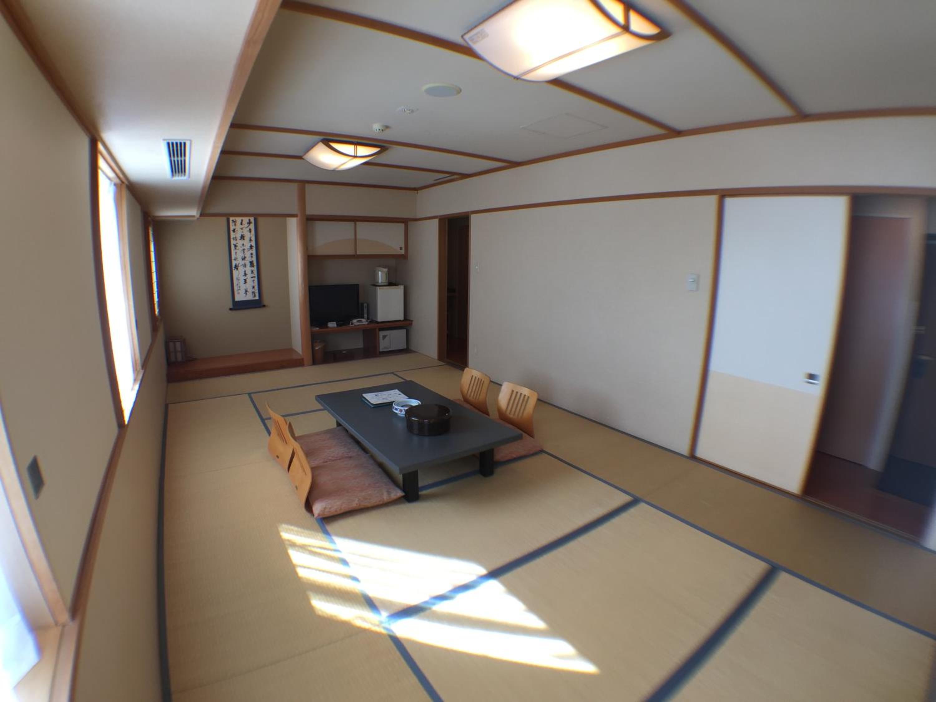 Japanese-Style Family Room - Smoking