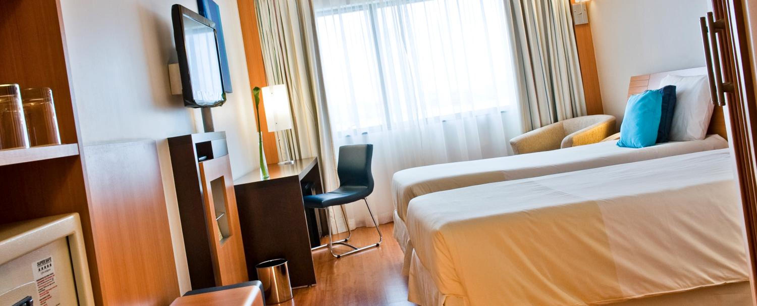Superior Apartment with Two Single Beds and Side Sea View thumbnail 6