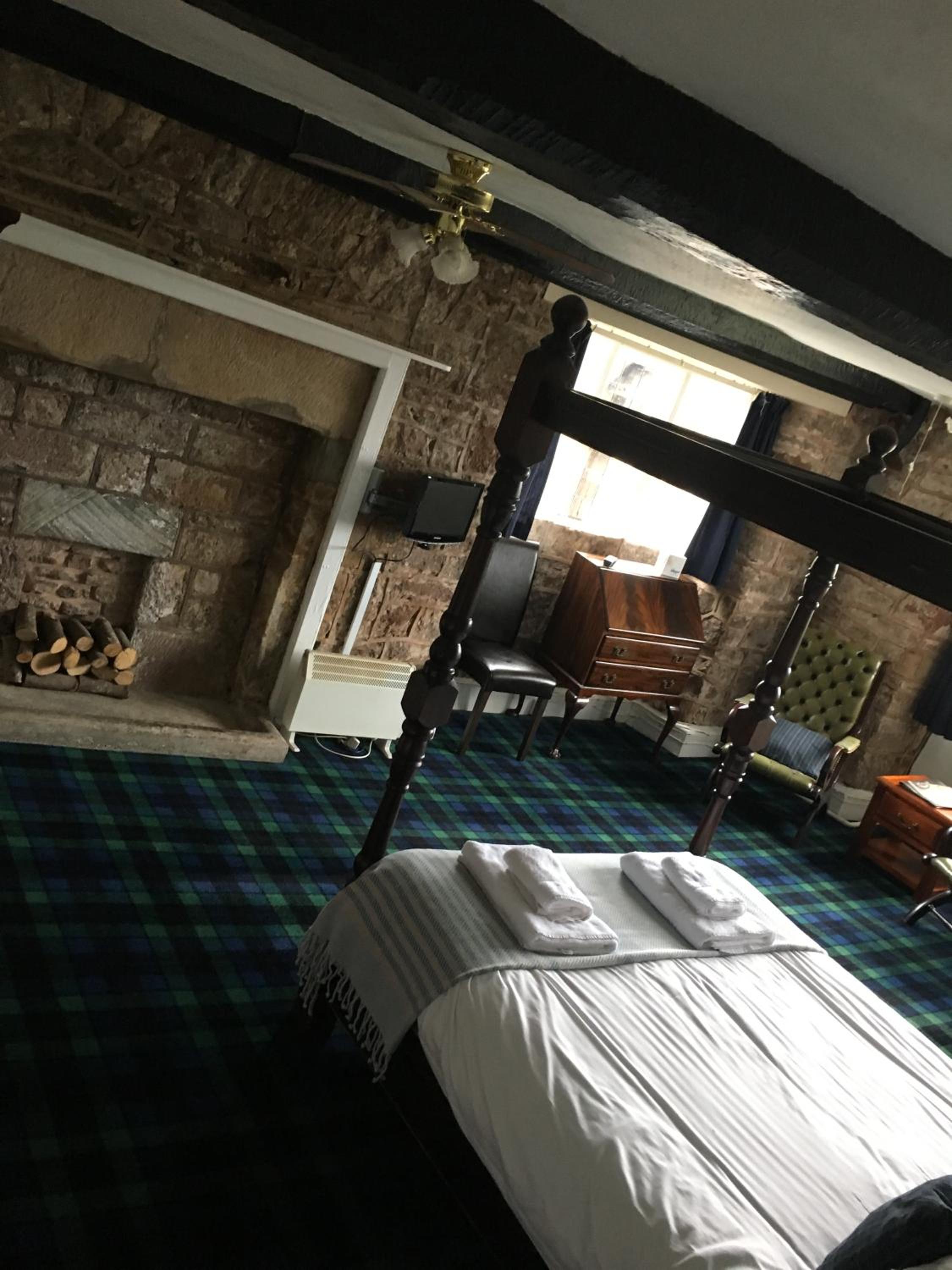 King Four Poster photo 1