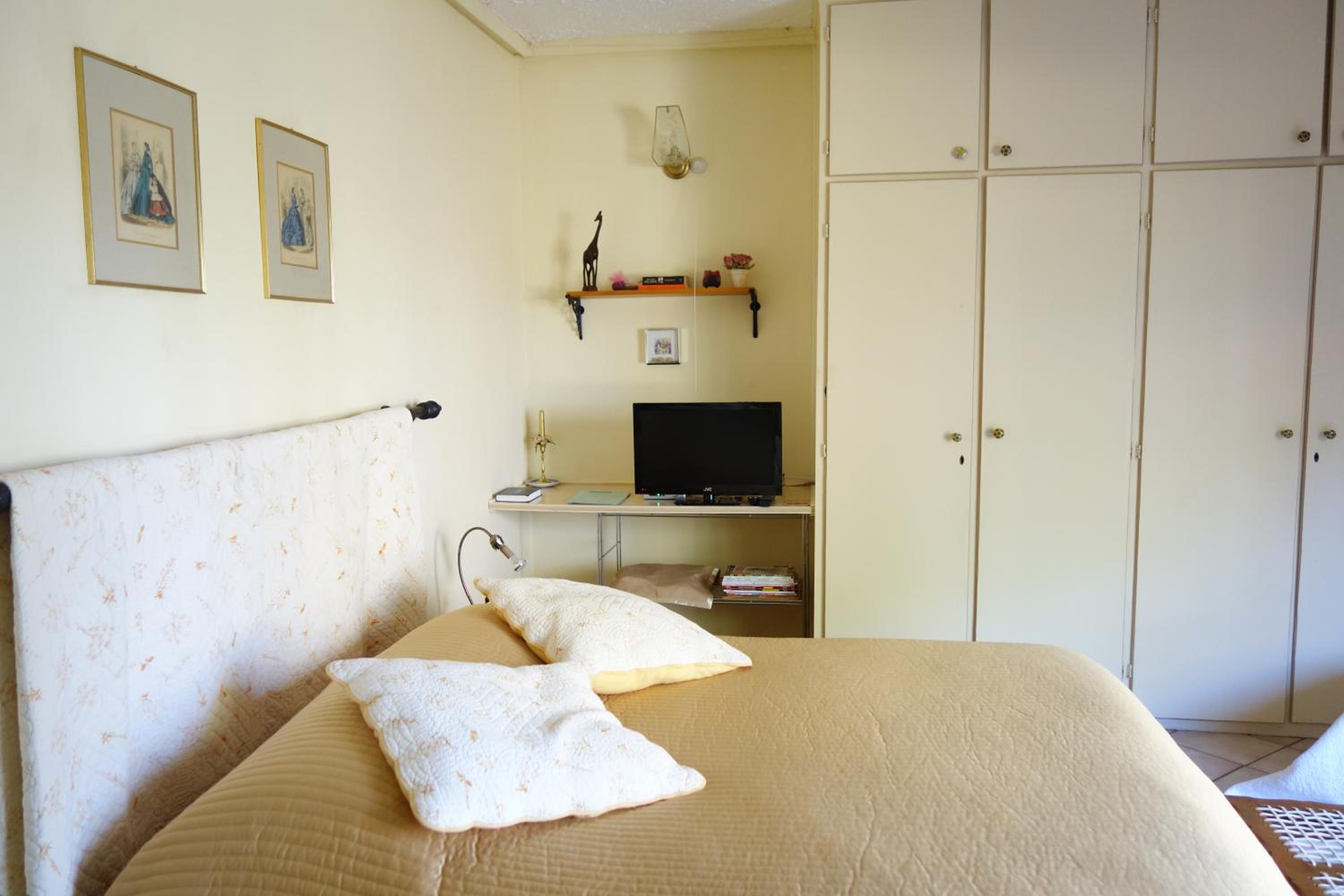 Budget Double Room photo 3