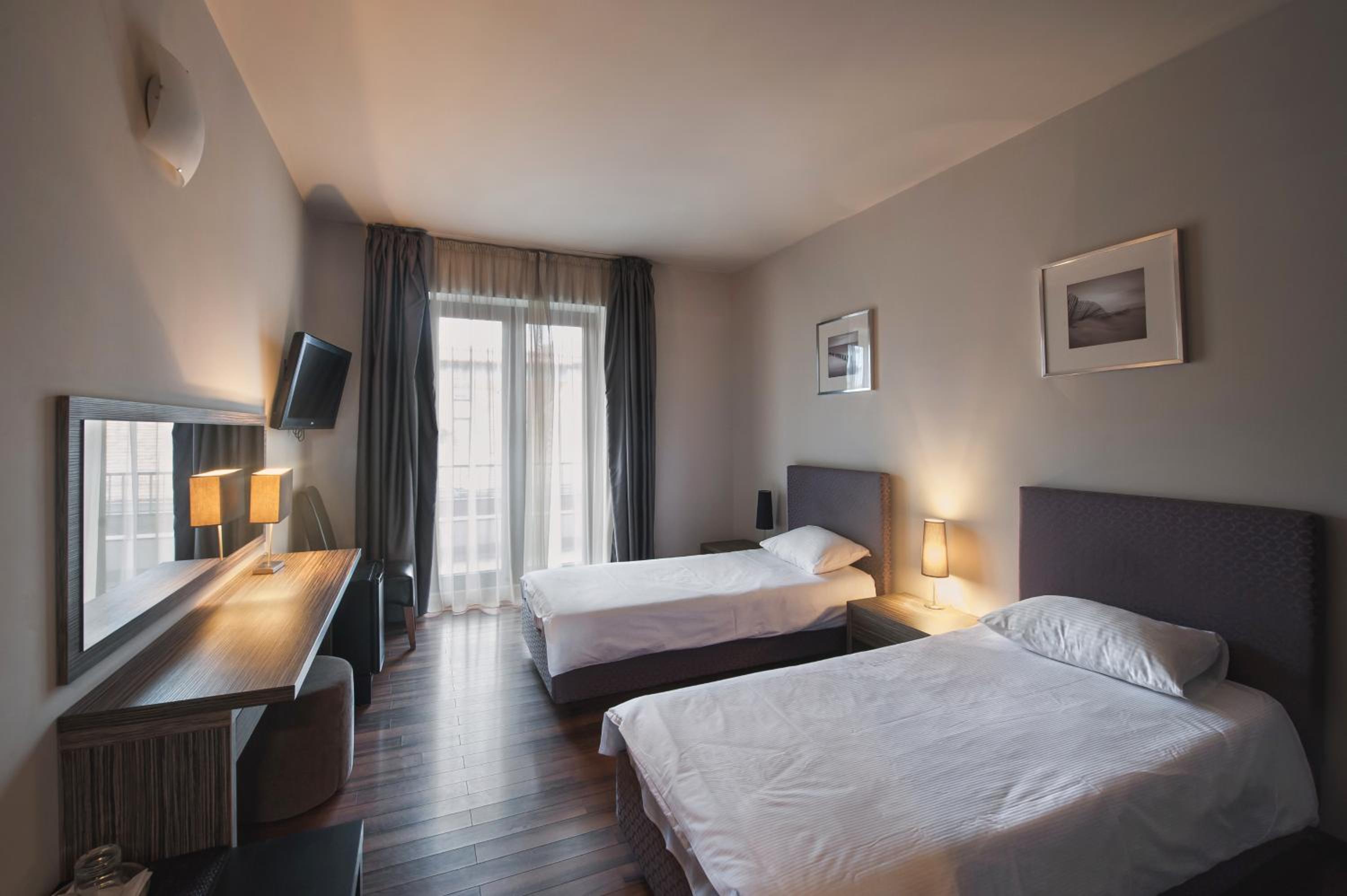 Twin Room - Photo 1