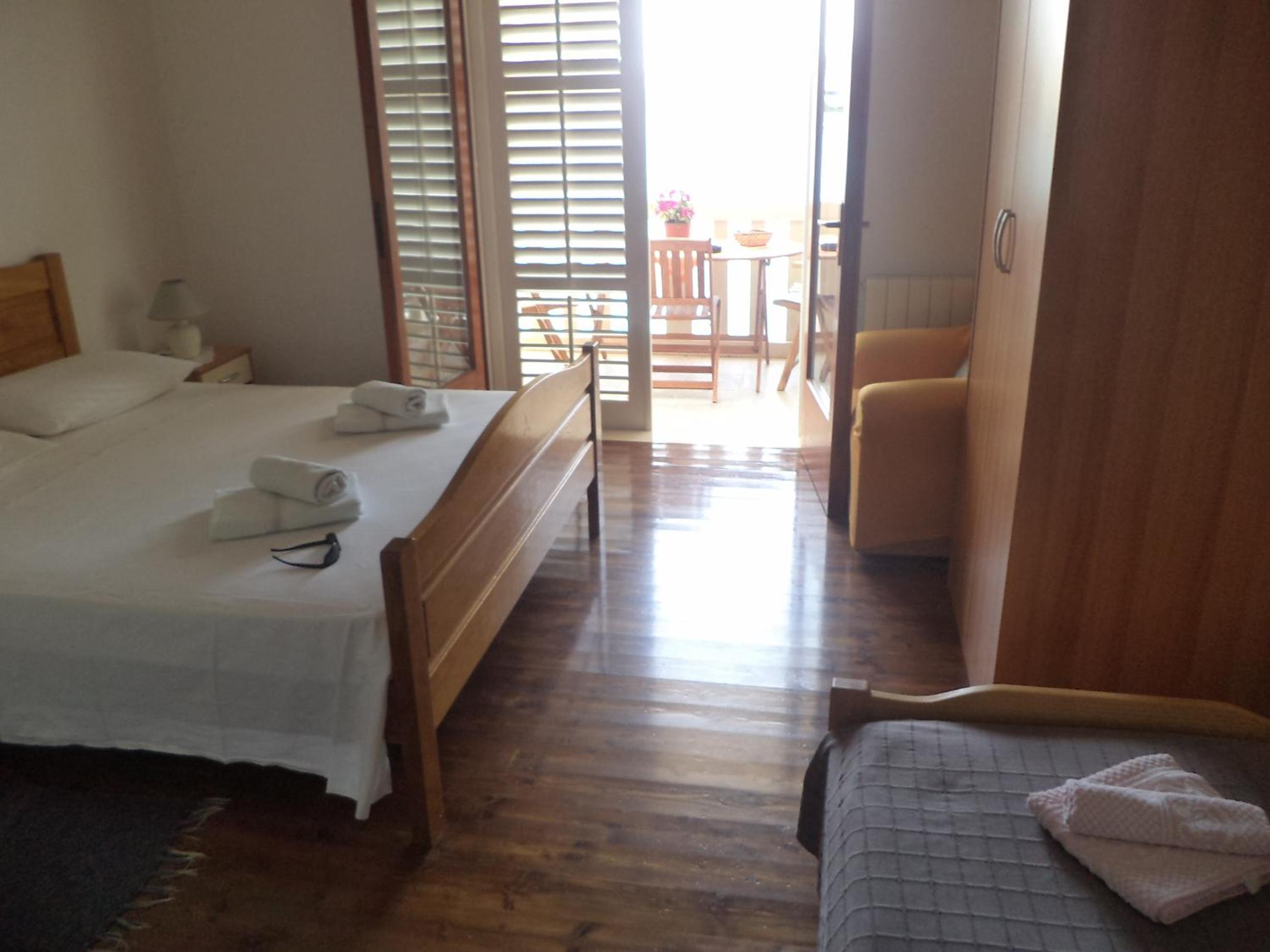 One-Bedroom Apartment with Terrace and Sea View photo 2