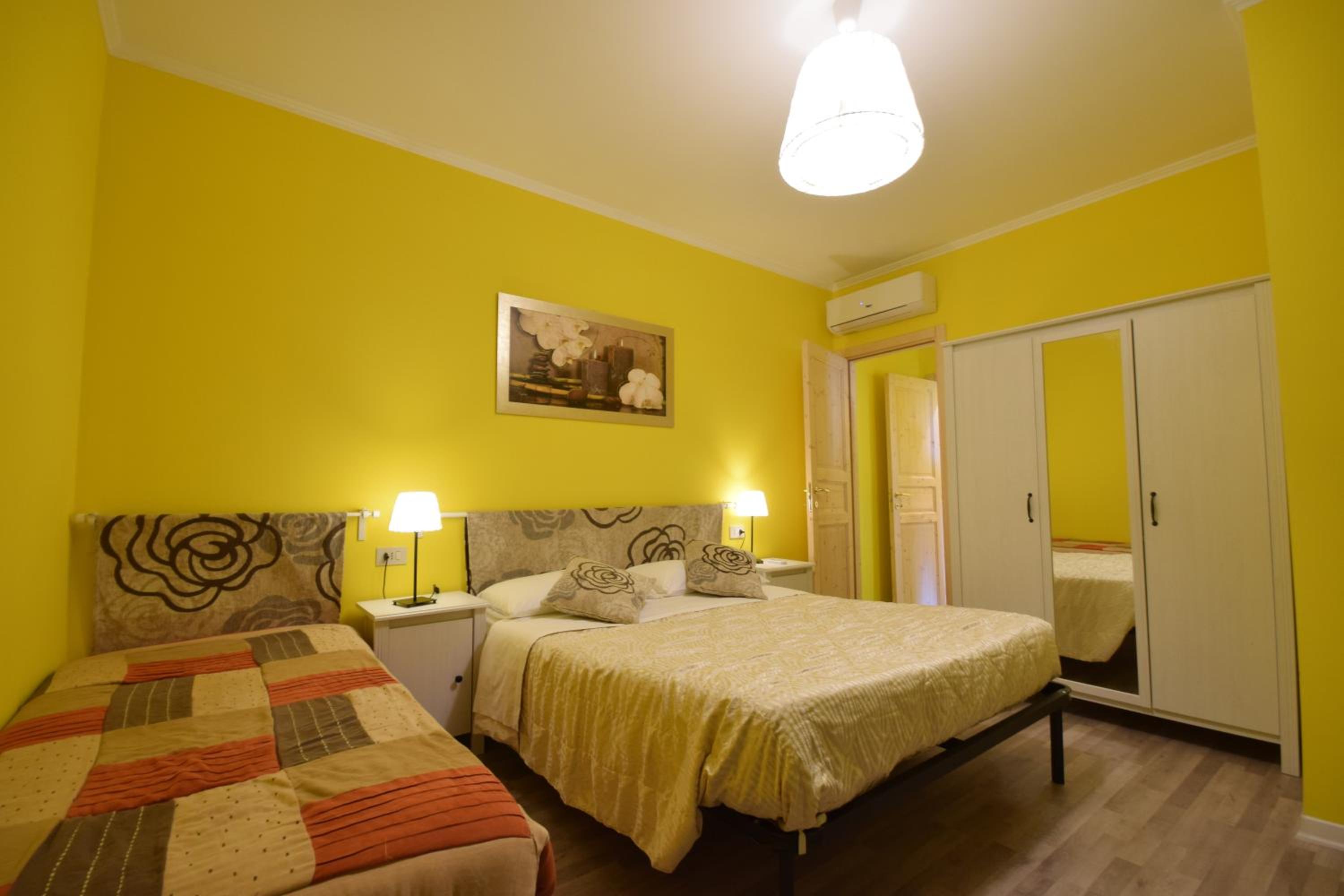 Quadruple Room with Private Bathroom photo 1