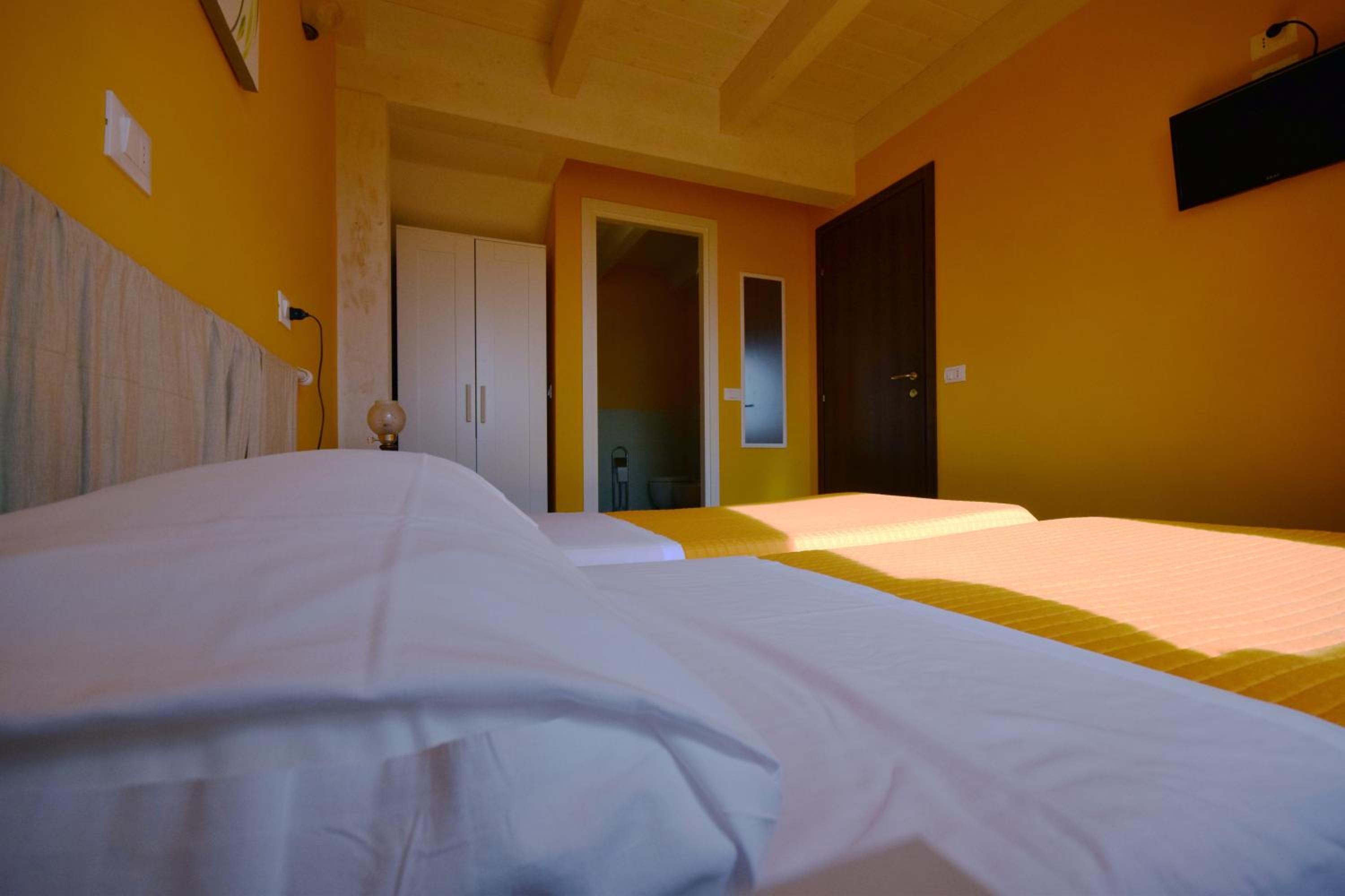 Double Room with Private Bathroom photo 2