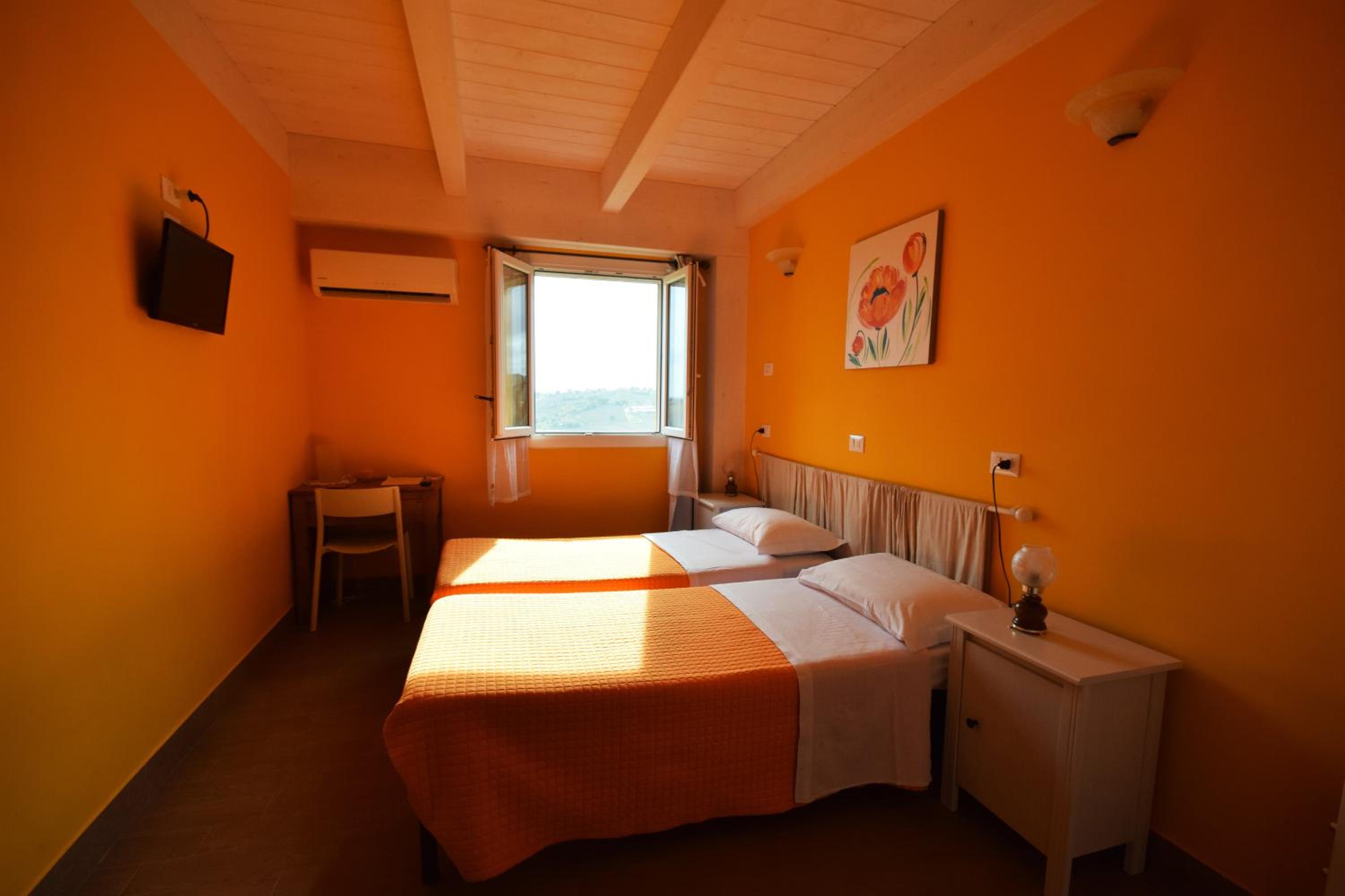 Double Room with Private Bathroom photo 3