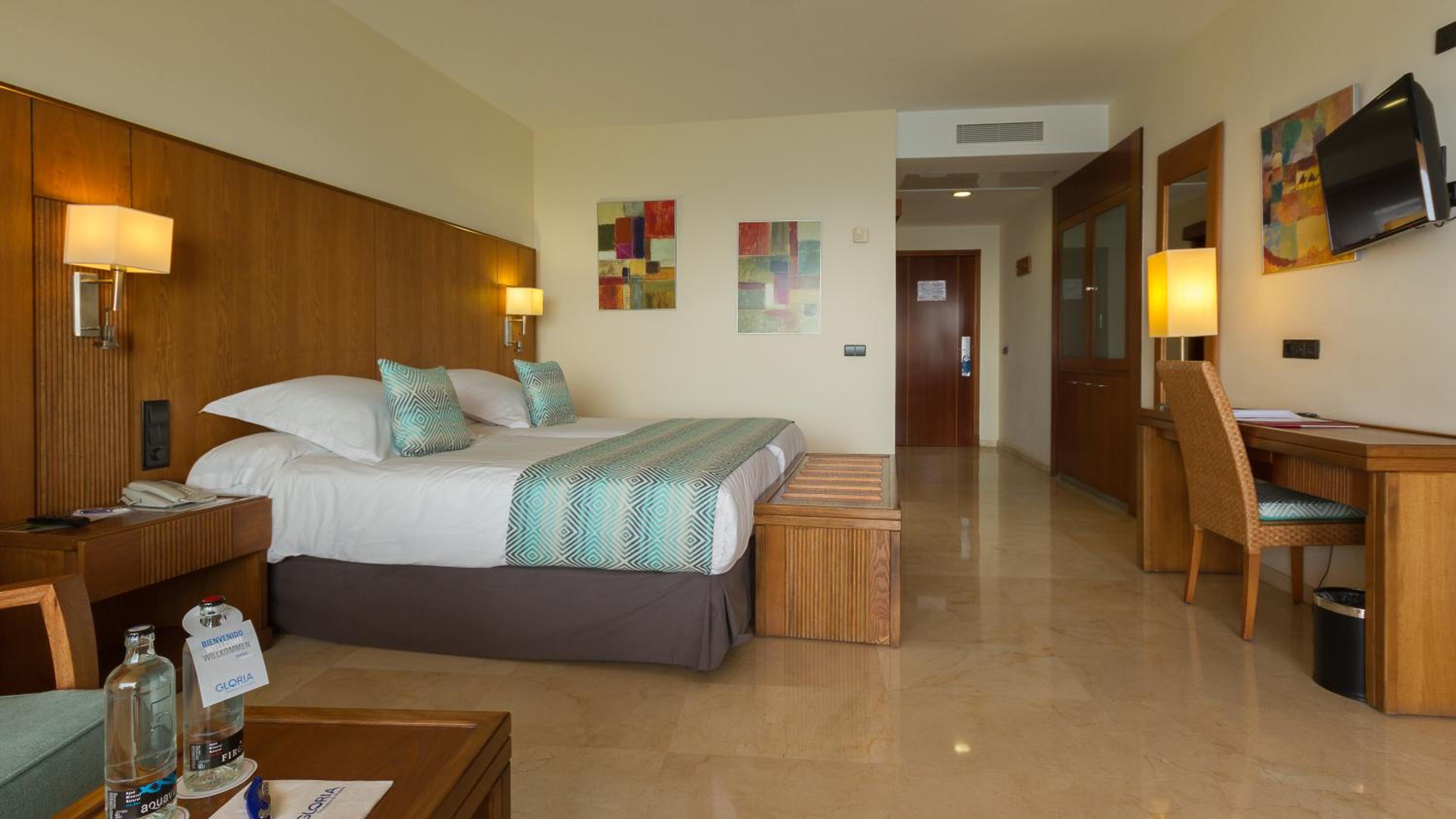 Twin Room with Sea View and Extra Bed (3 Adults) photo 3