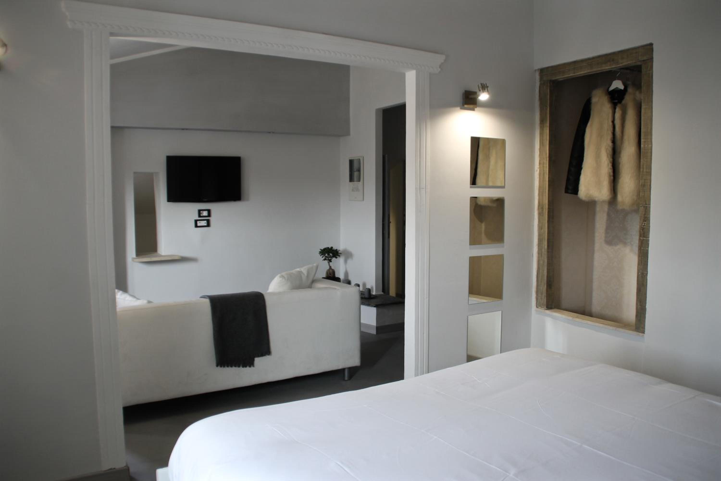 Deluxe Double Room with Bath photo 2