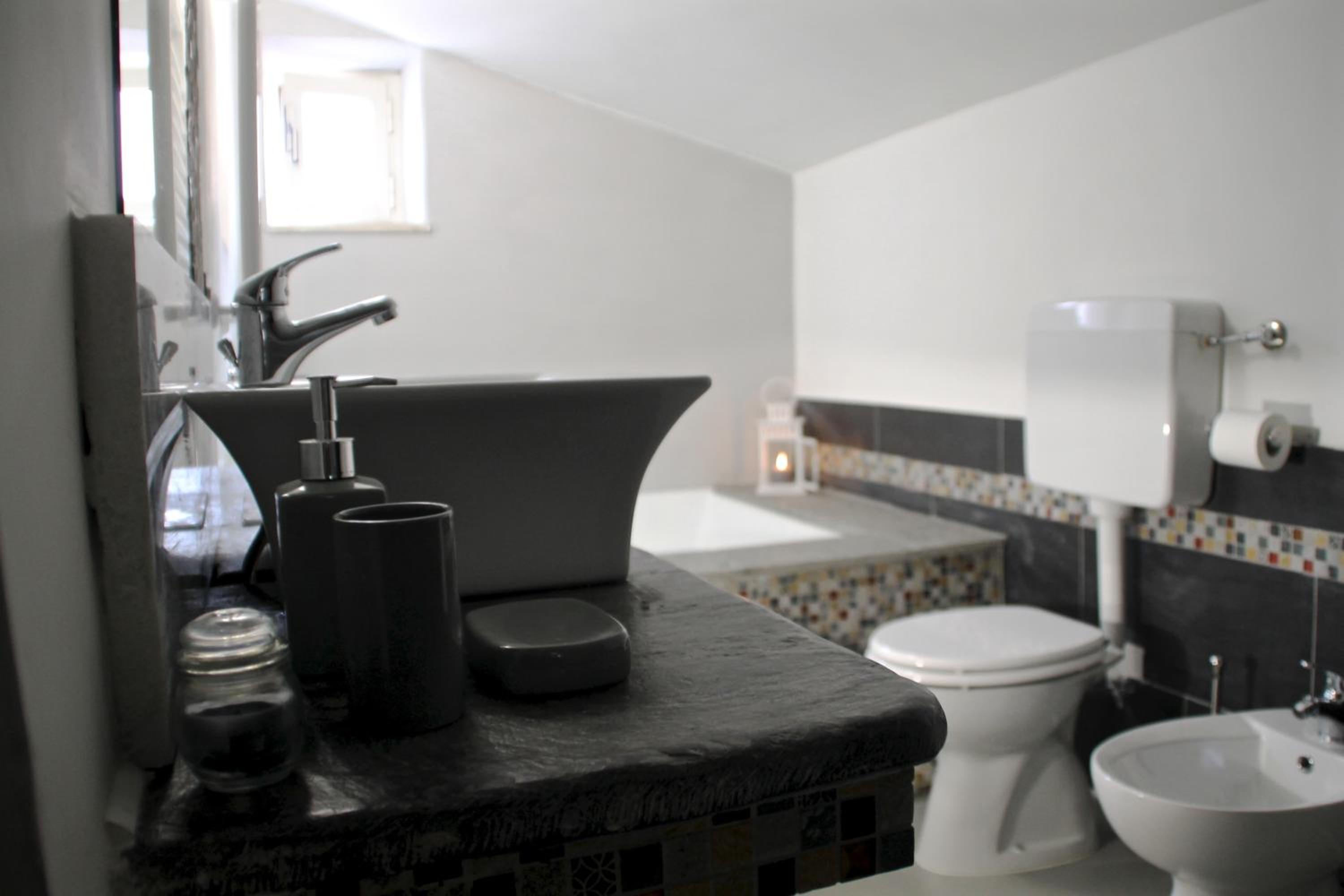 Deluxe Double Room with Bath photo 3