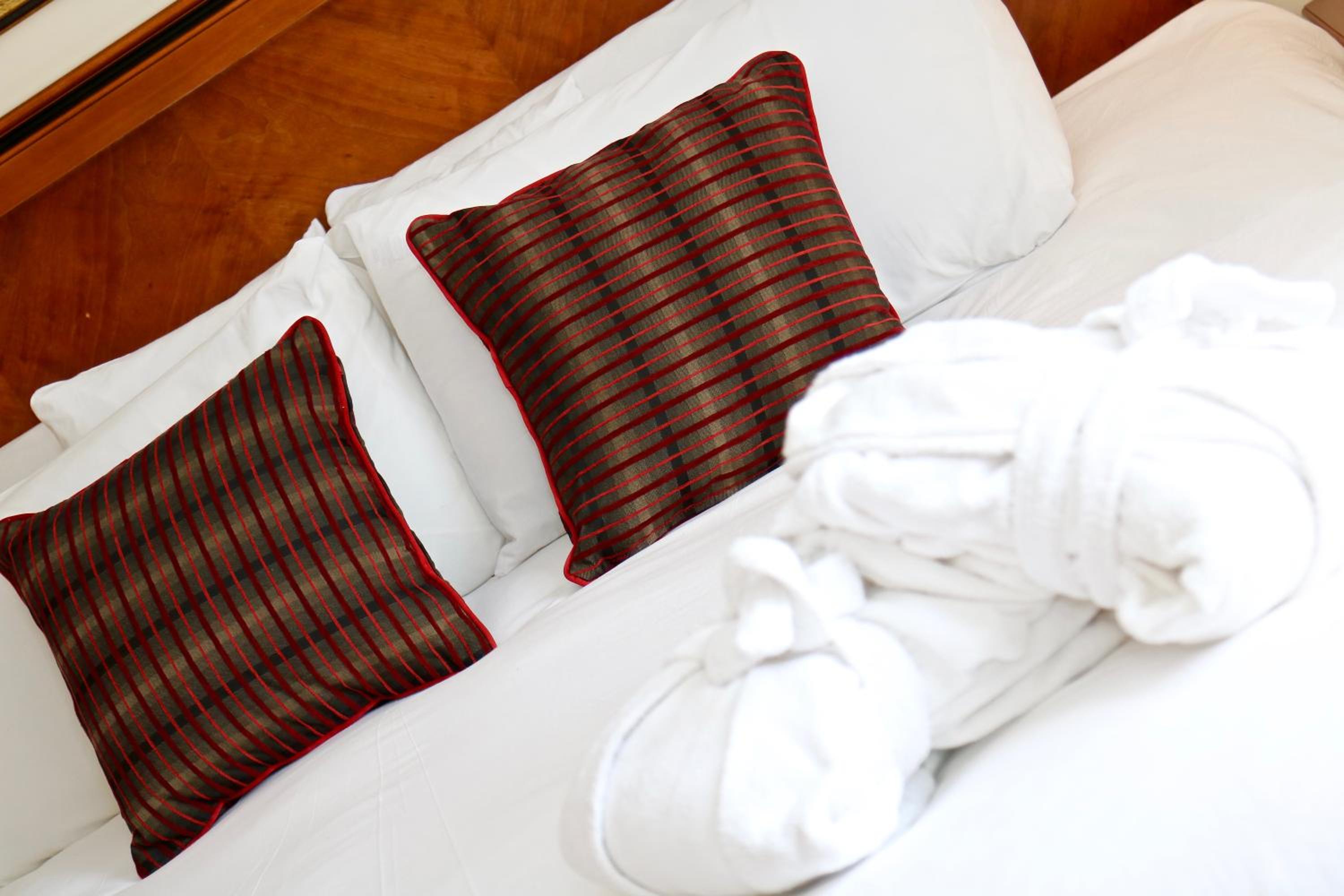 Standard Double Room (Inc FREE PARKING, POOL & GYM) - Photo 3