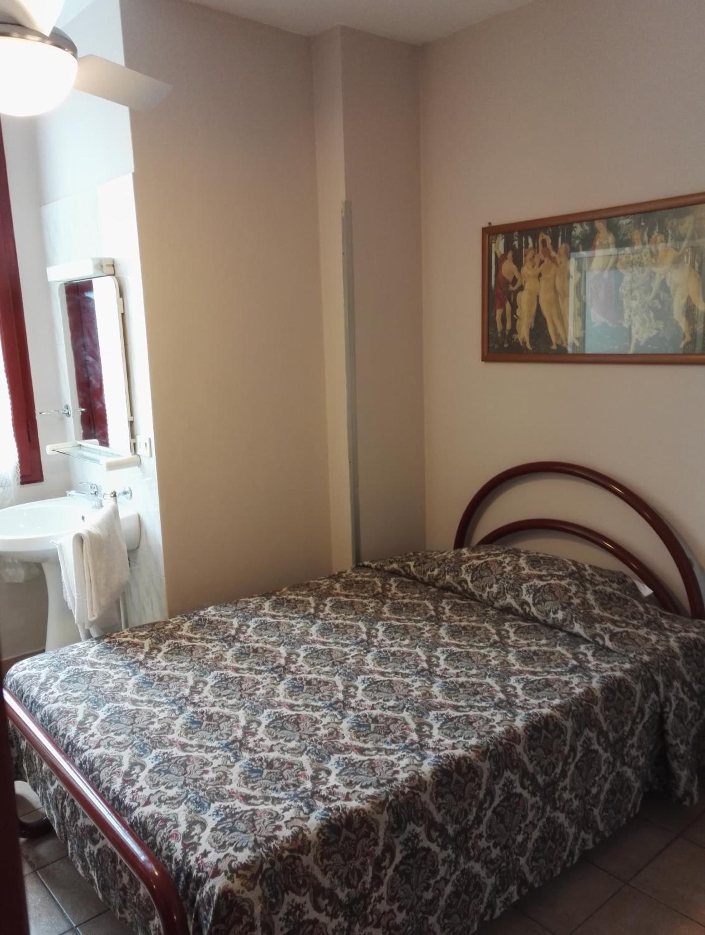 Economy Single Room with Shared Bathroom photo 1
