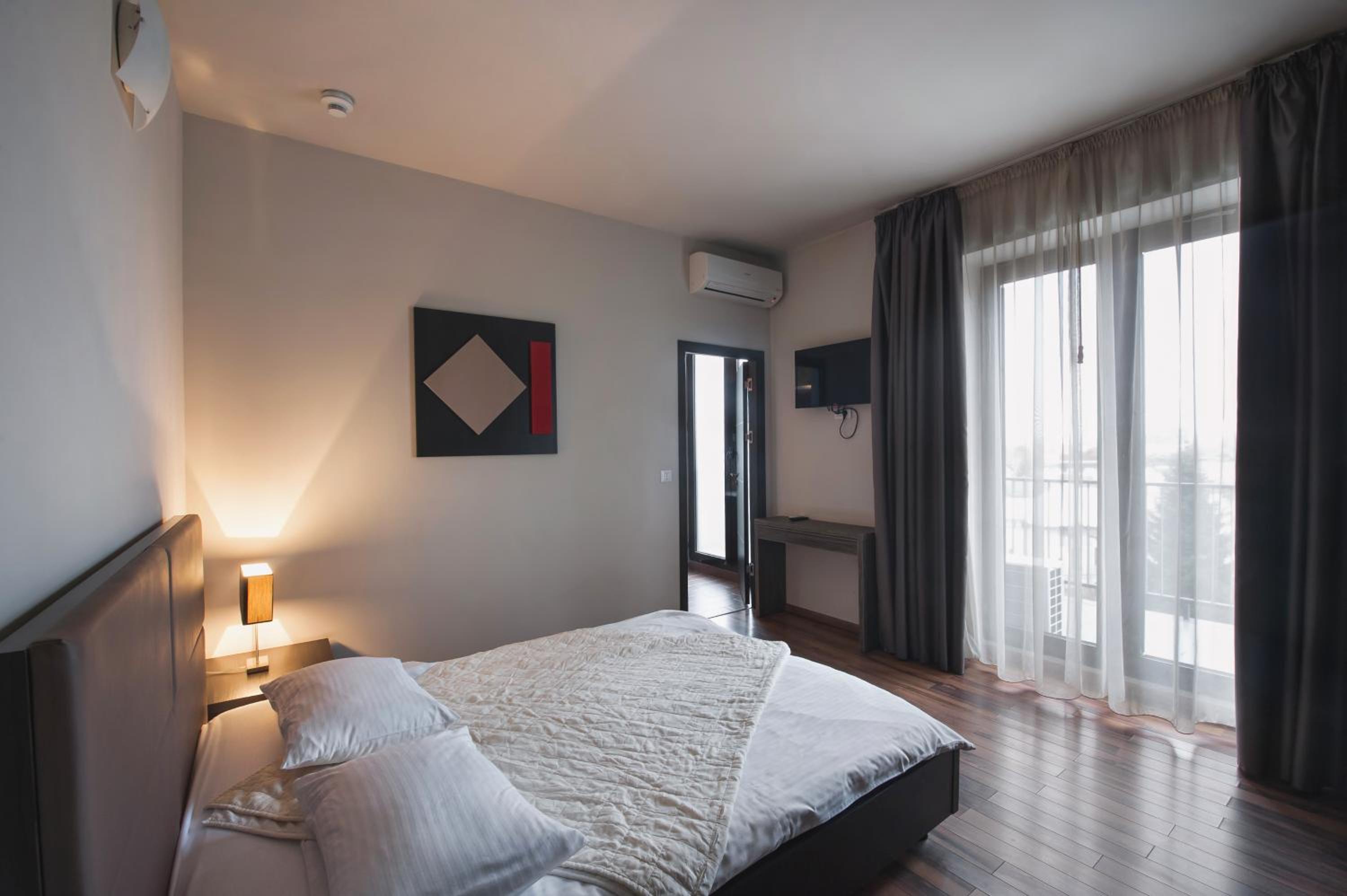 Double Room - Photo 3
