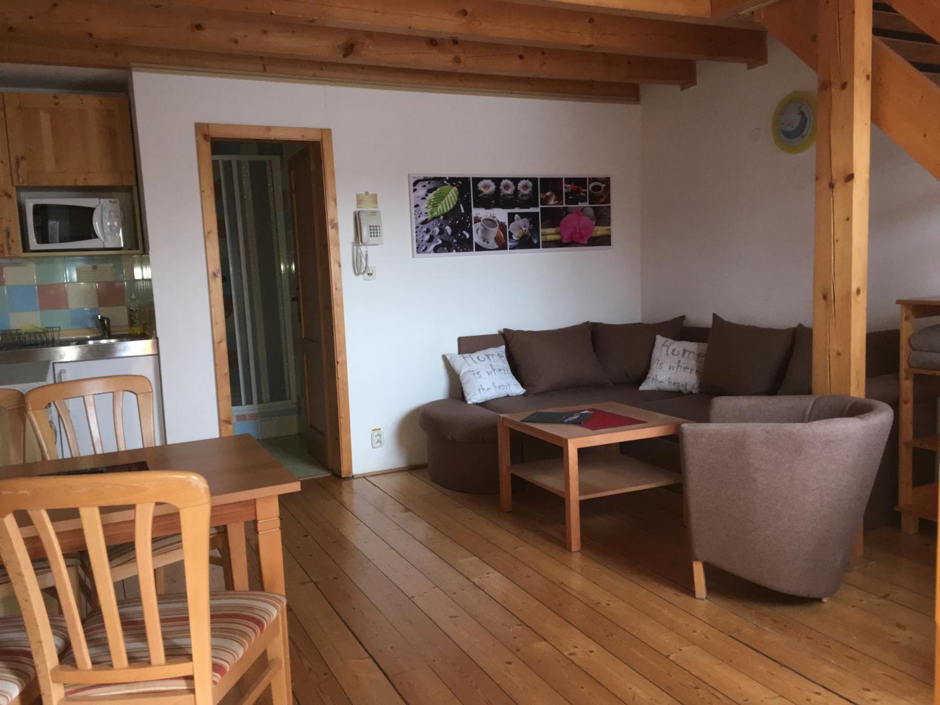 Apartment with Balcony - Photo 20