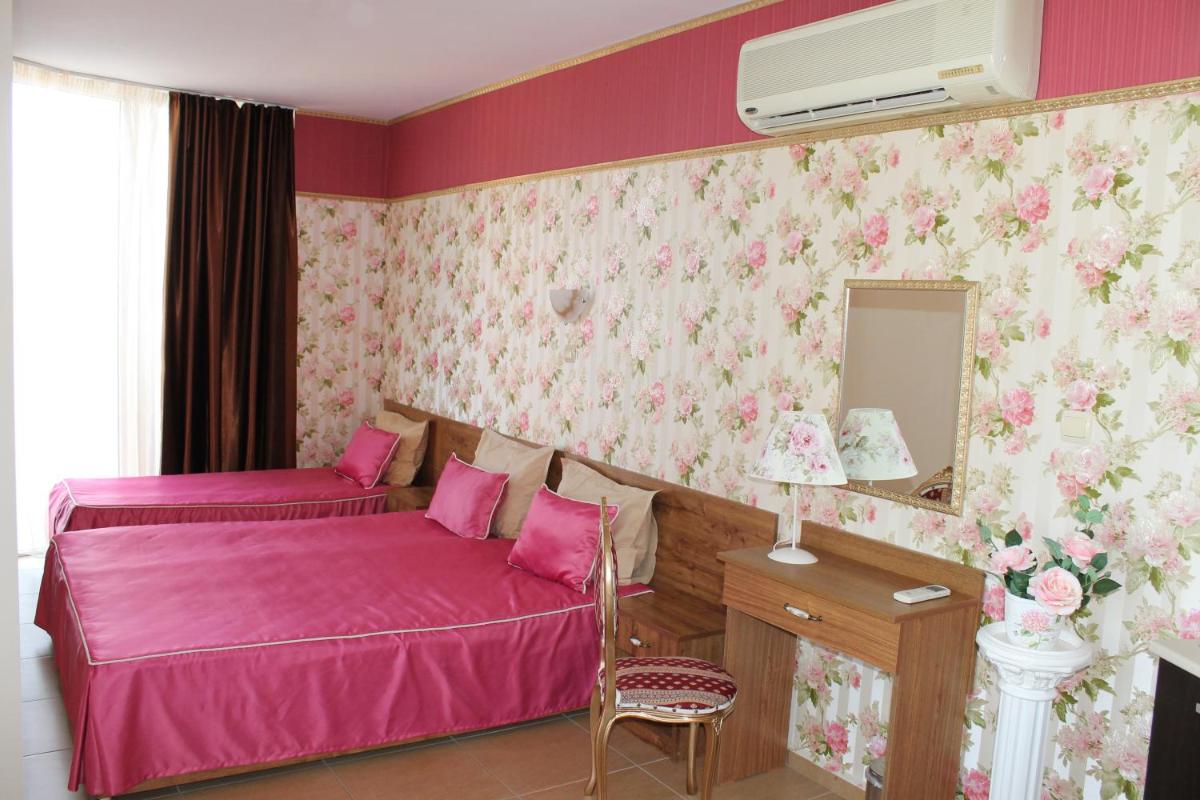 Studio with Balcony - Photo 10