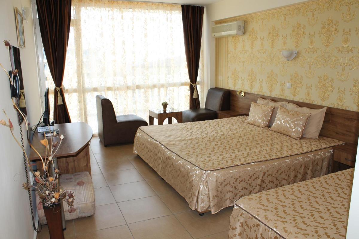 Double Room with Balcony ( 2 Adults + 1 Child) photo 2
