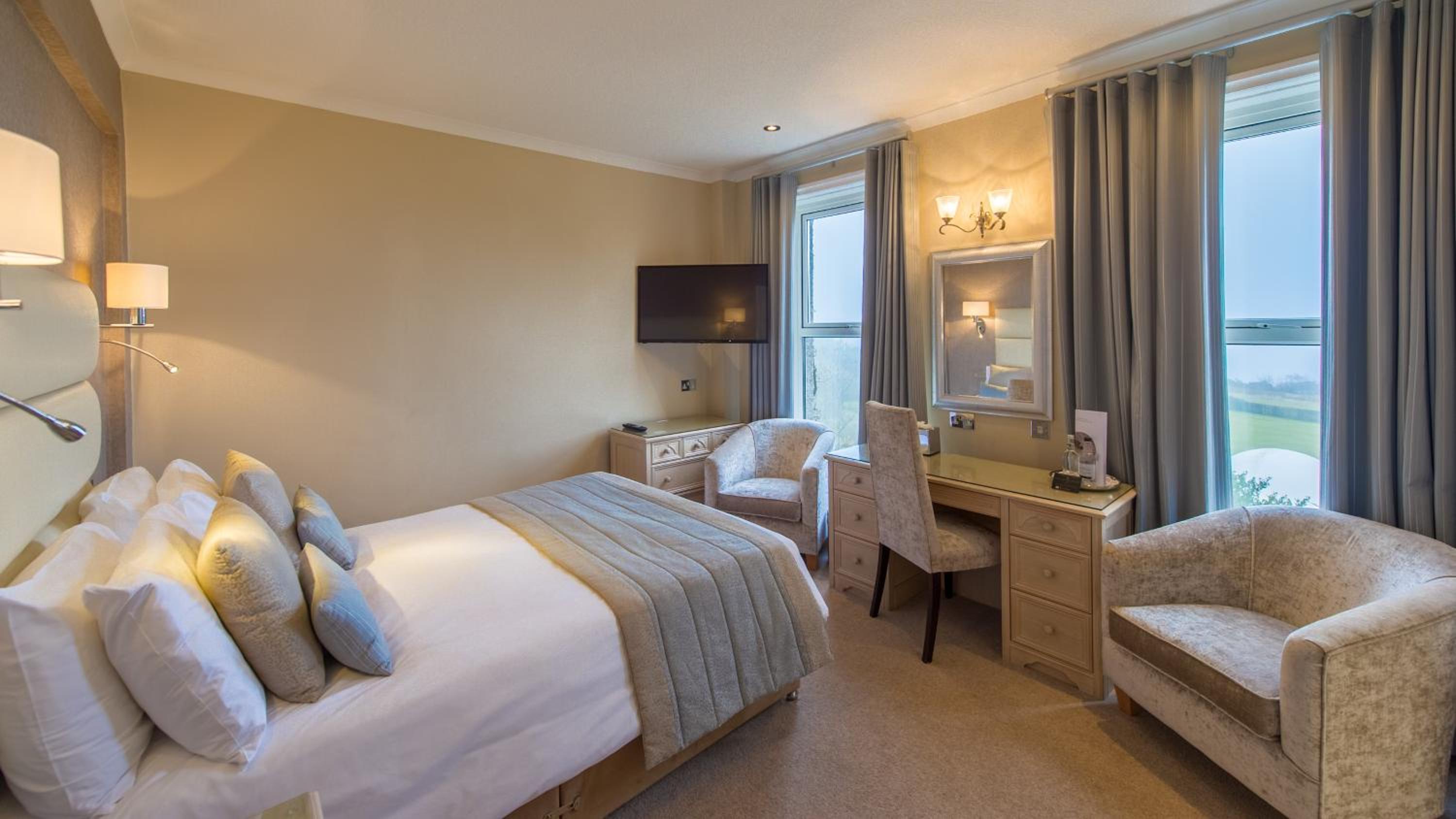 Double or Twin Room with Sea View photo 1
