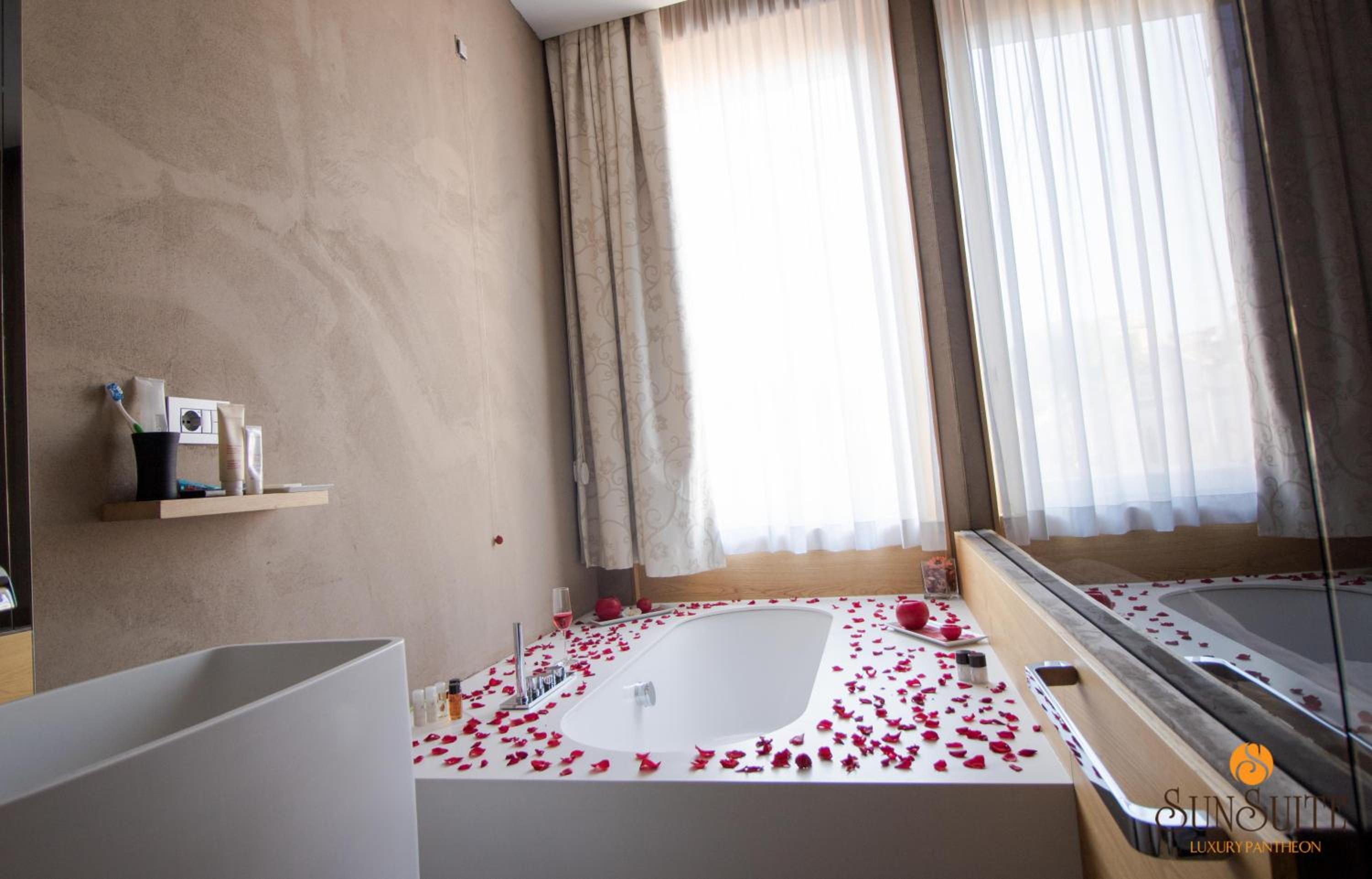 Junior Suite with City View photo 2