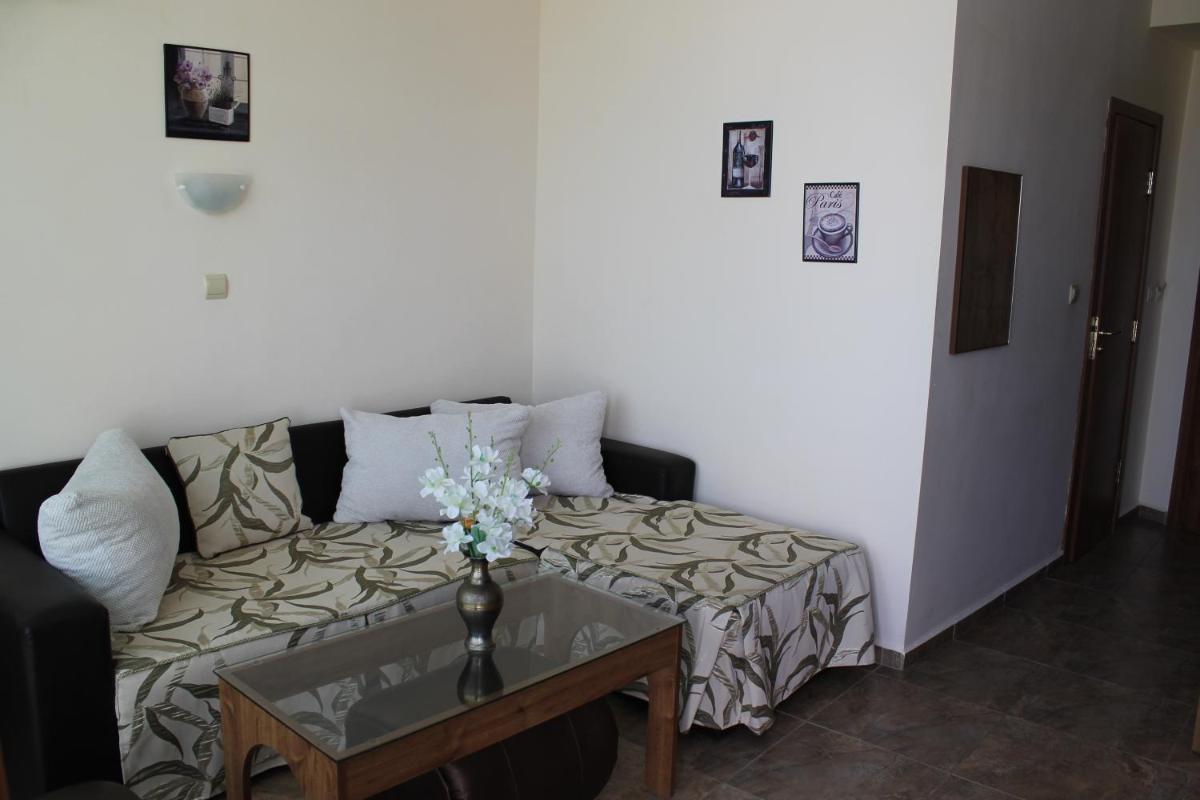 One-Bedroom Apartment with Sea View photo 2