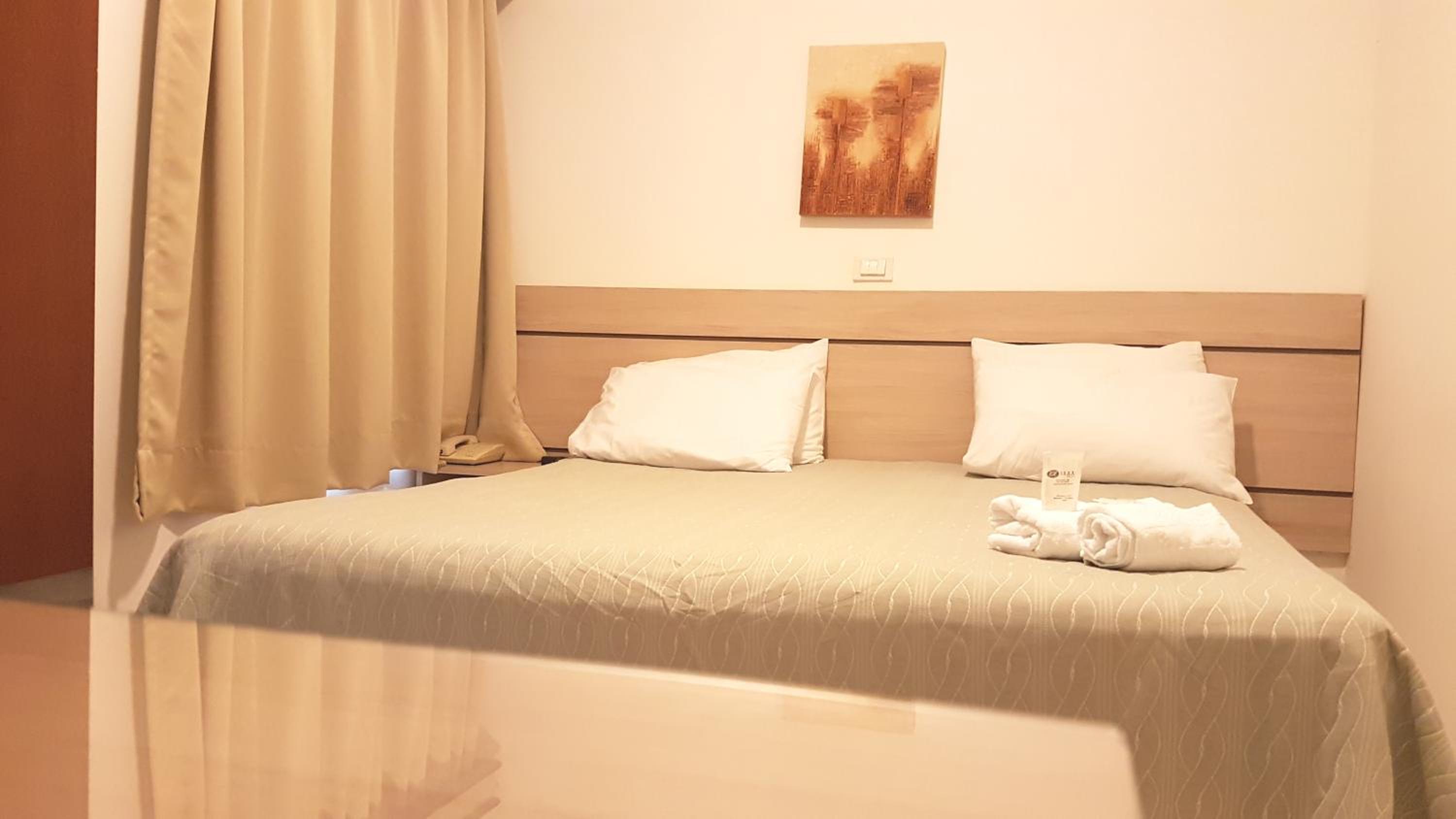 Standard Queen Room photo 2