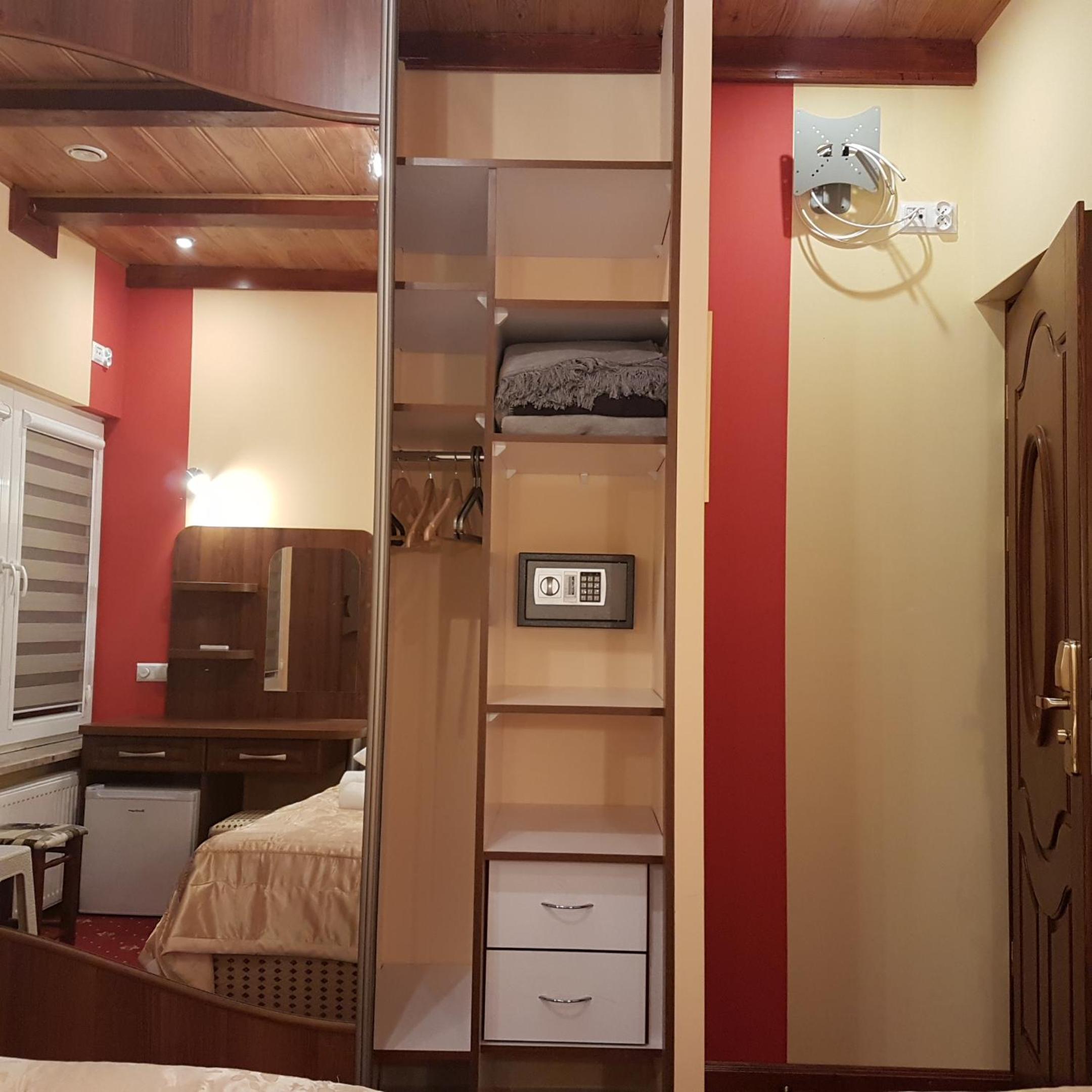 Double or Twin Room with Balcony - Photo 7