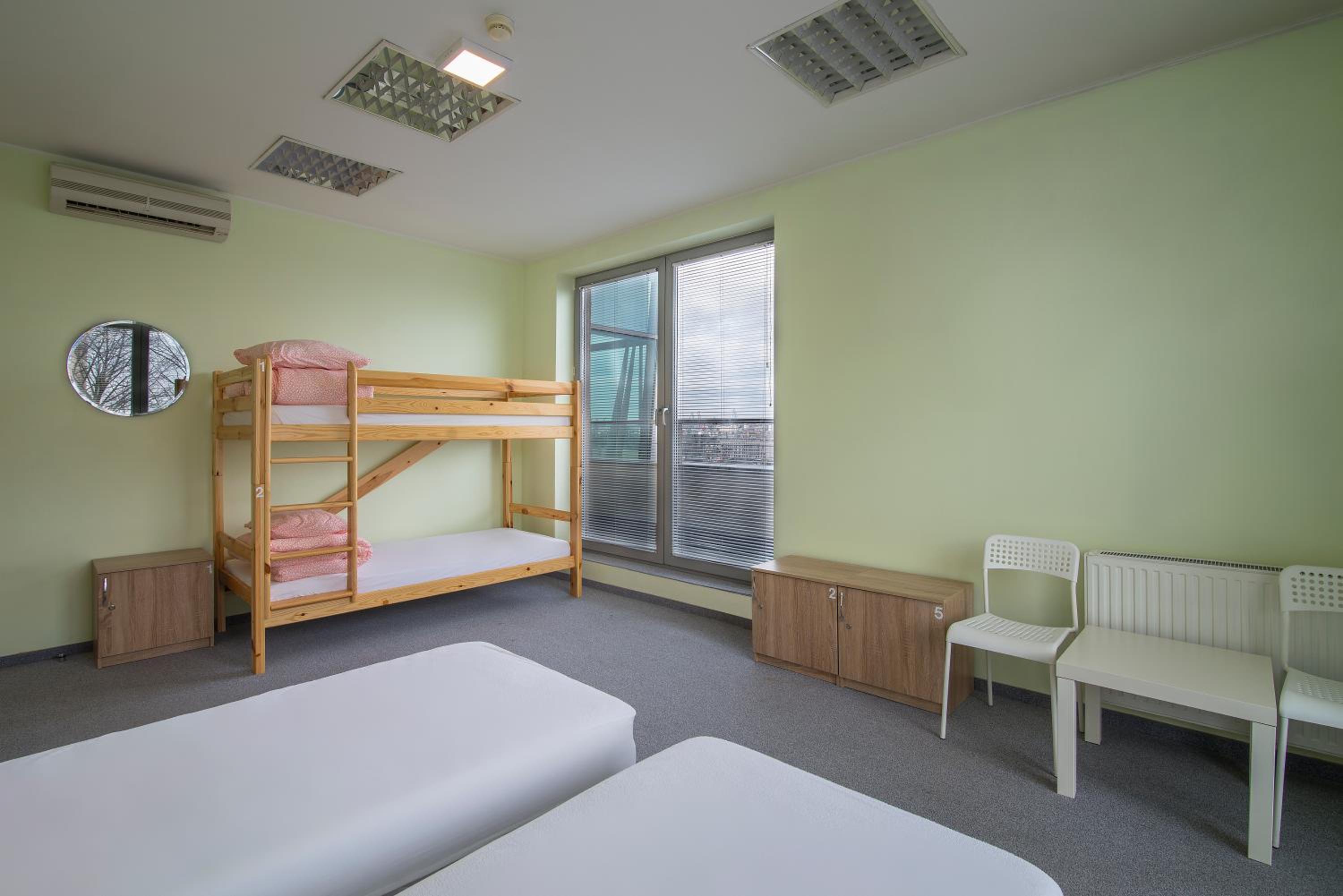 Economy Quadruple Room - Photo 3