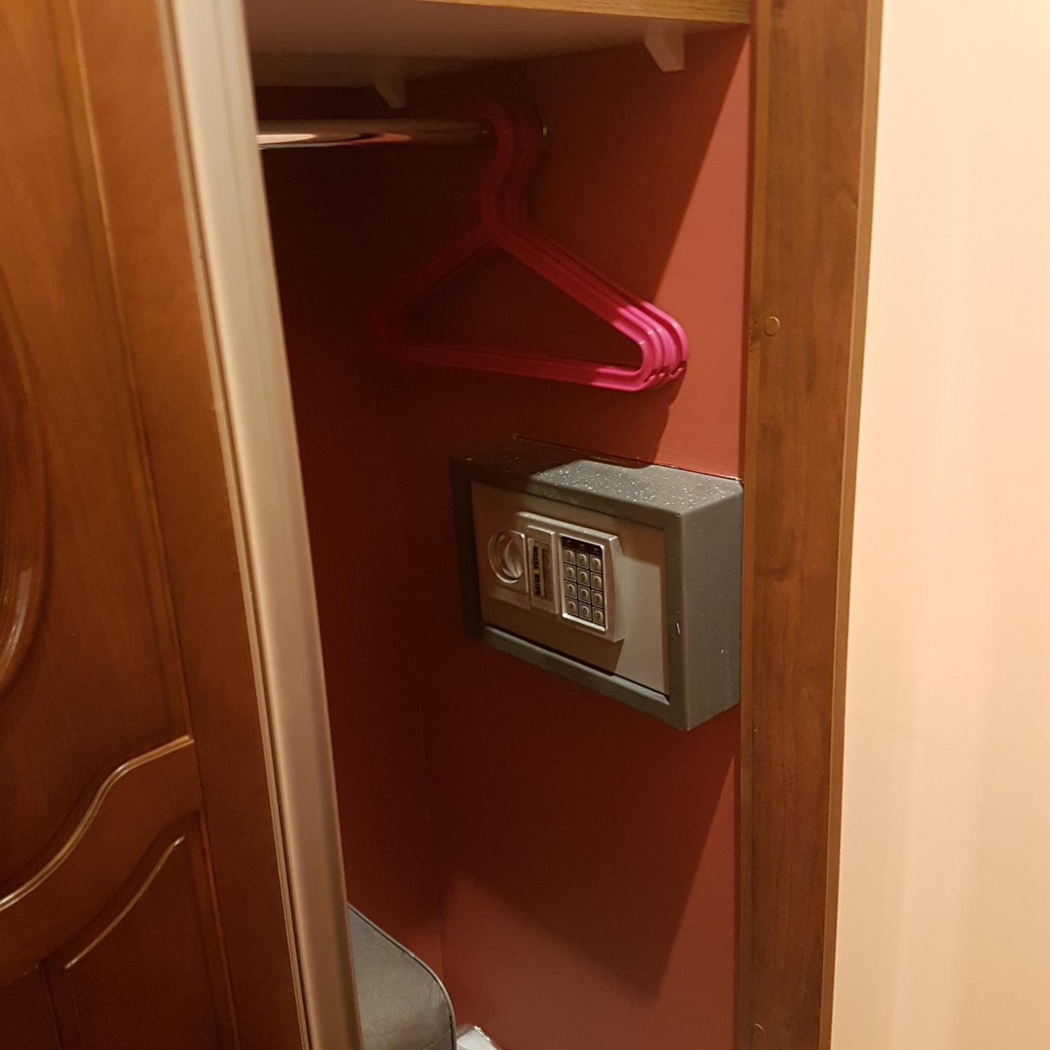 Double Room with Private Bathroom - Photo 5