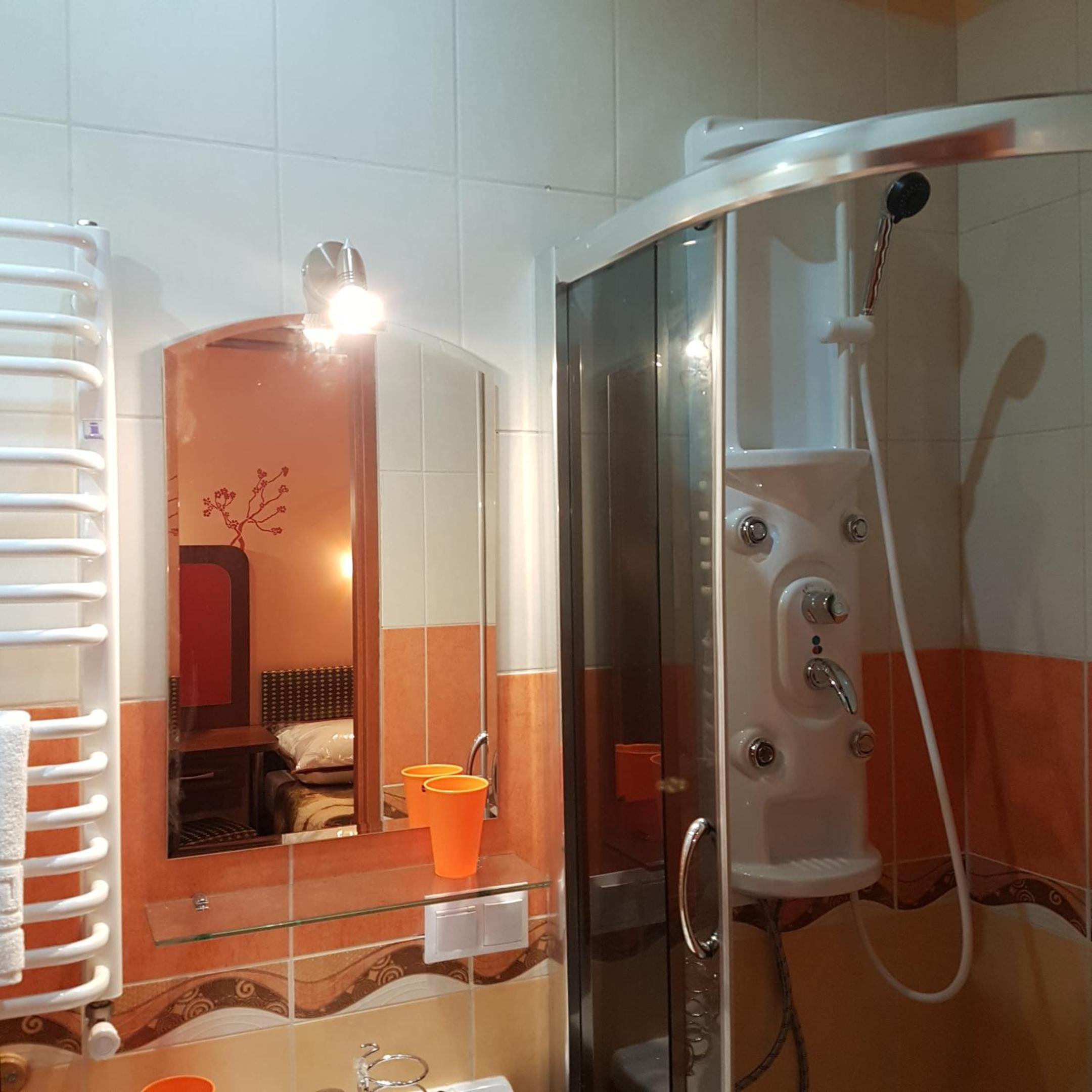 Double or Twin Room with Balcony and Private Bathroom - Photo 8