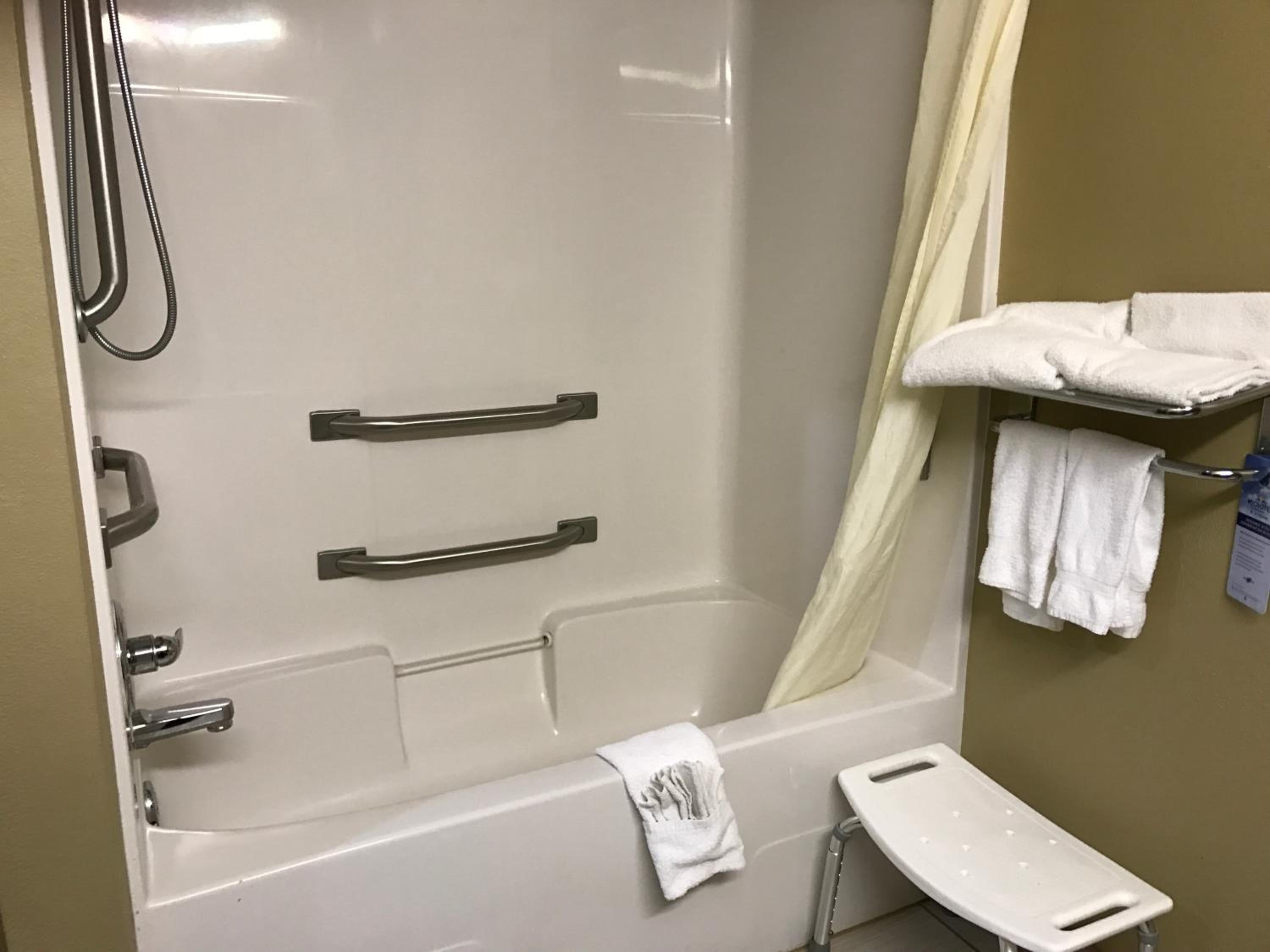 Queen Room - Mobility Access/Non-Smoking - Photo 3