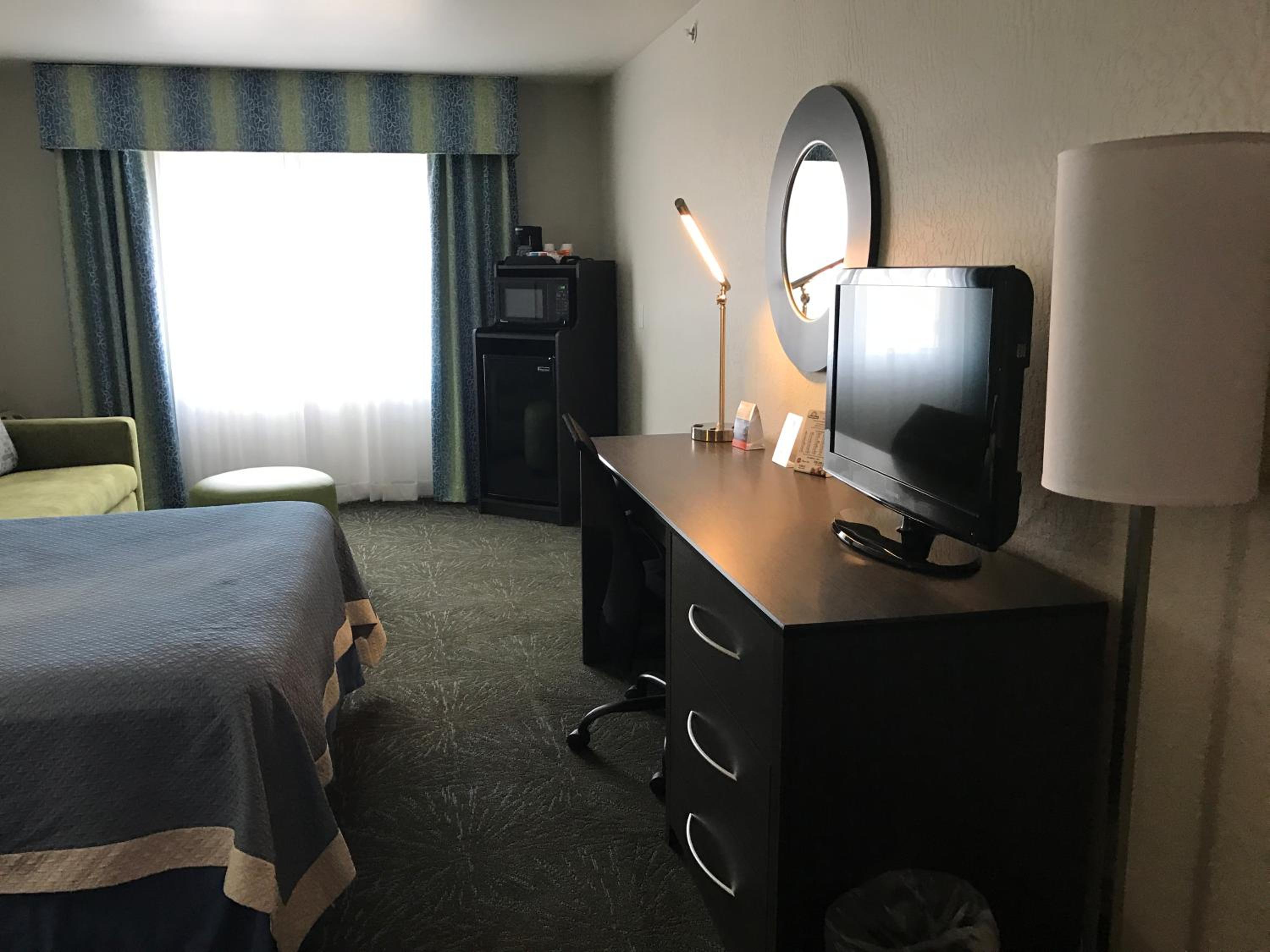 Queen Studio Suite with Two Queen Beds - Non-Smoking (No Pets Allowed) - Photo 5