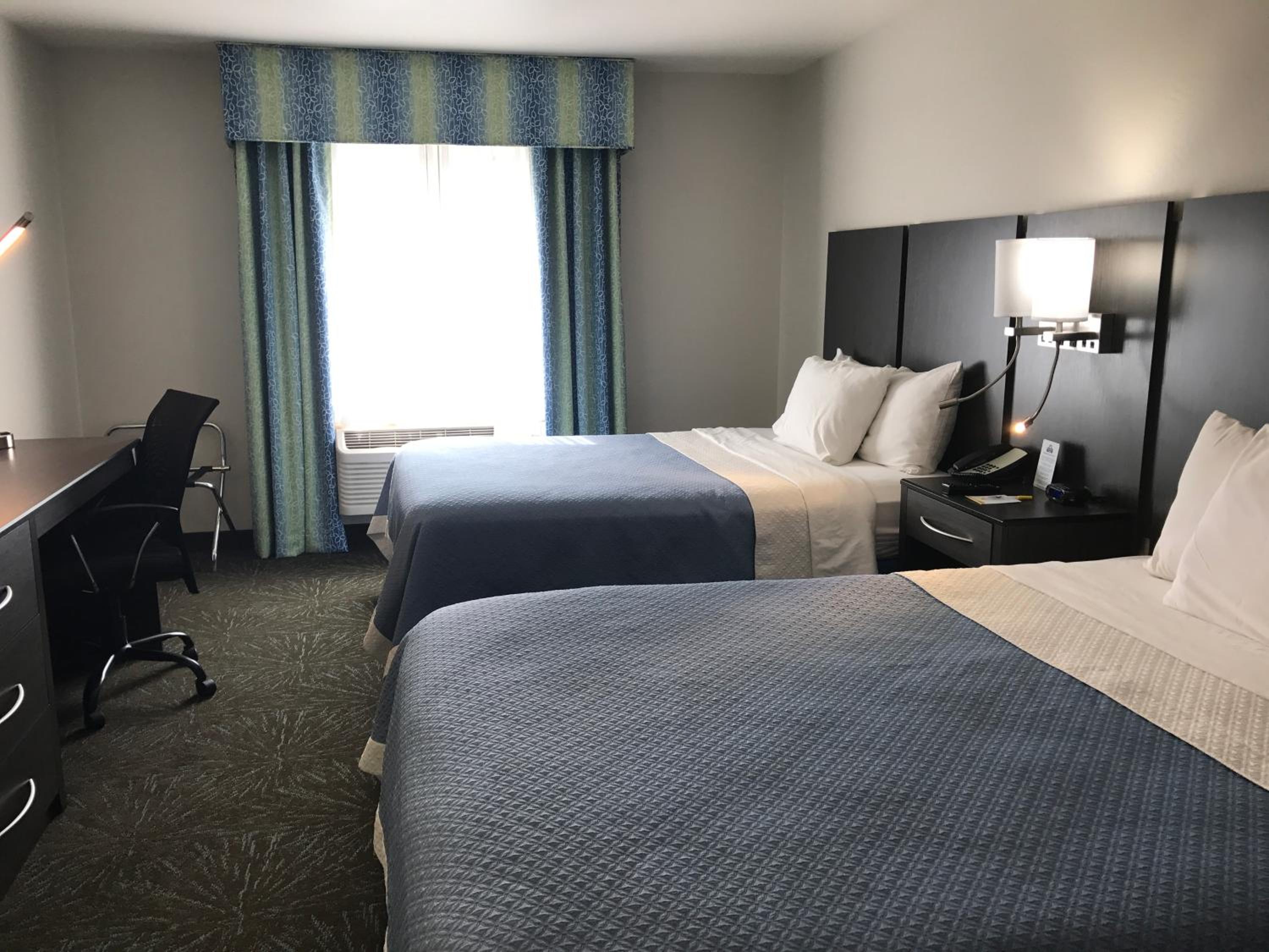 Queen Room with Two Queen Beds - Non-Smoking (No pets allowed) - Photo 4