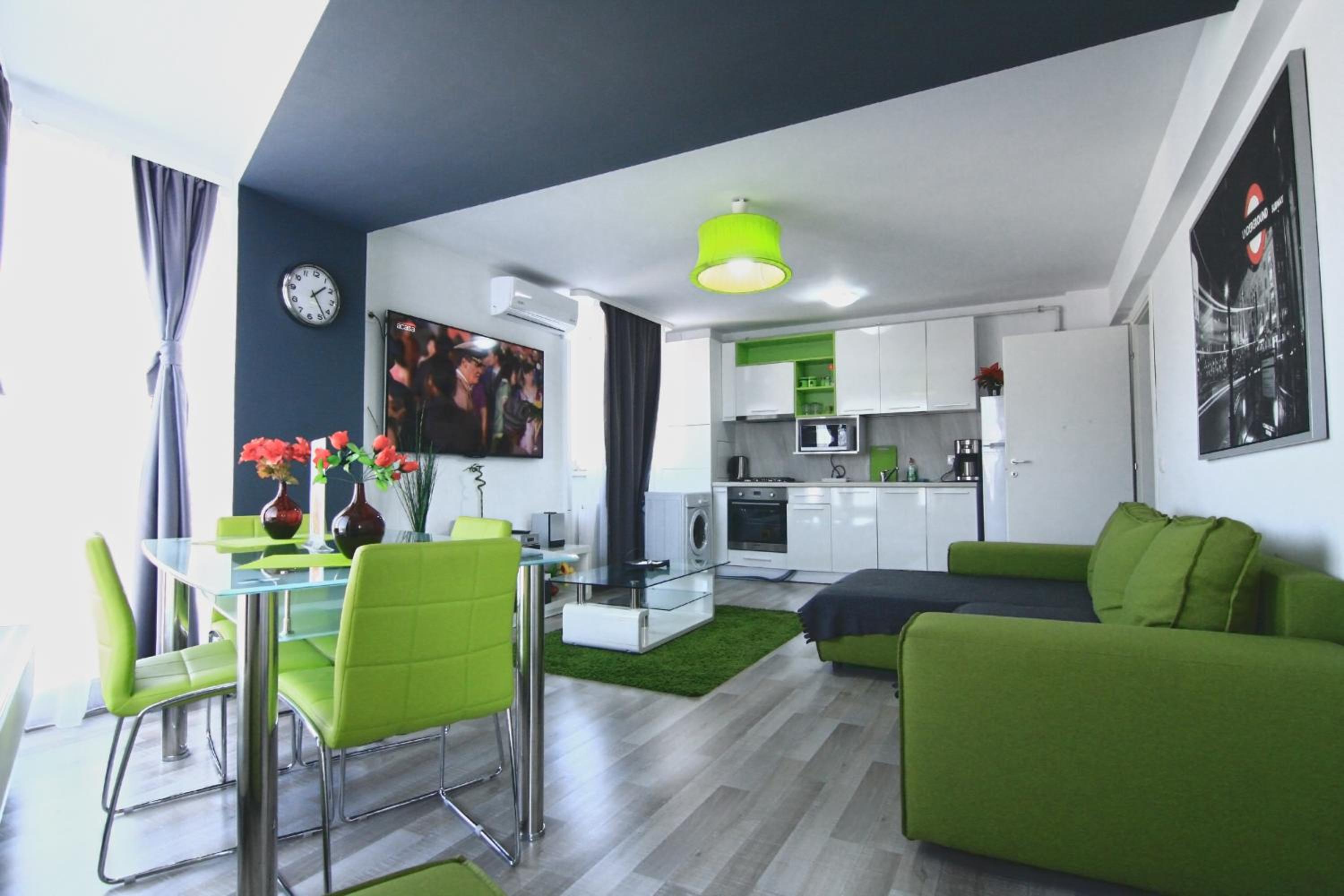 Deluxe One-Bedroom Apartment with Terrace - Photo 2