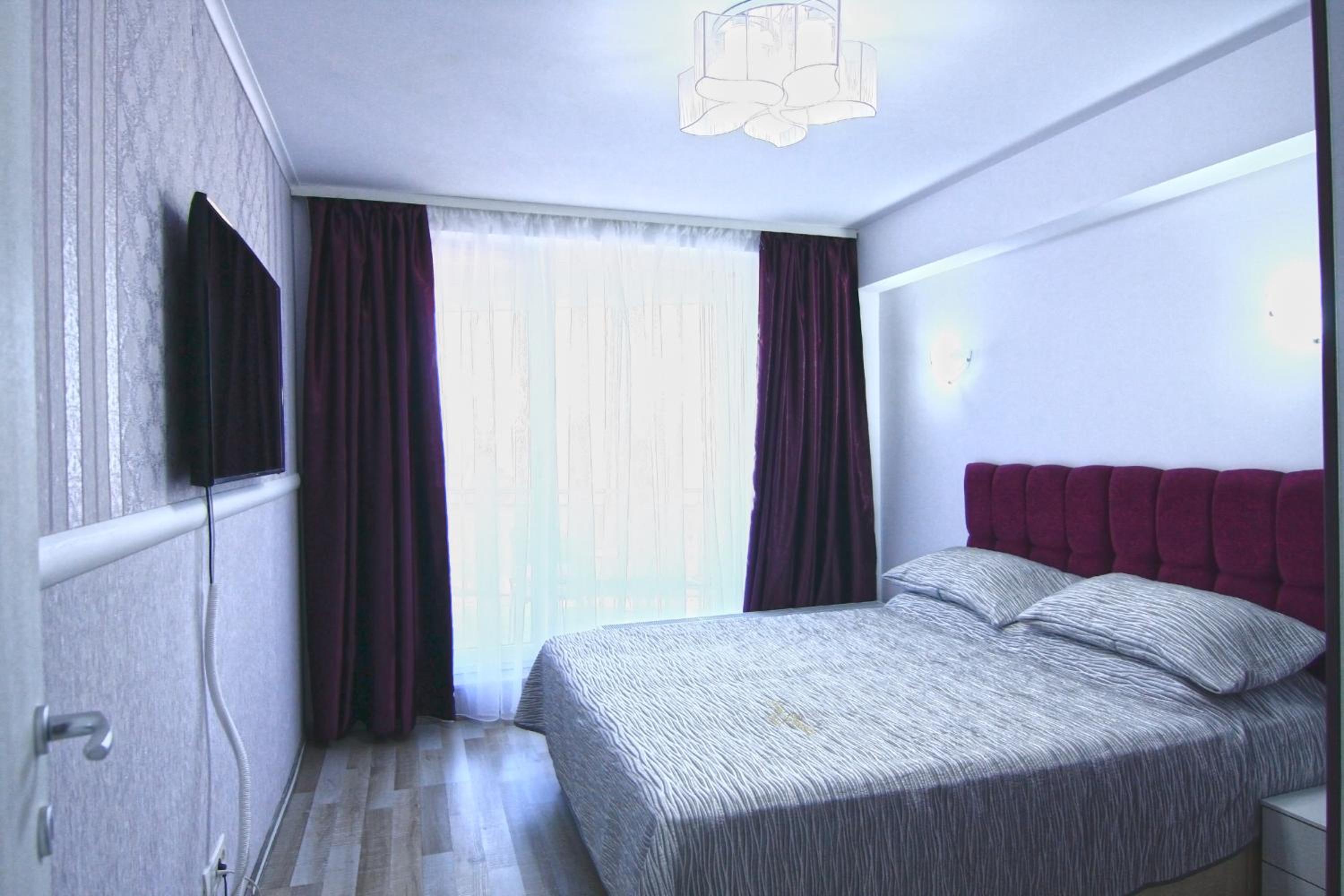 Deluxe One-Bedroom Apartment with Terrace - Photo 4
