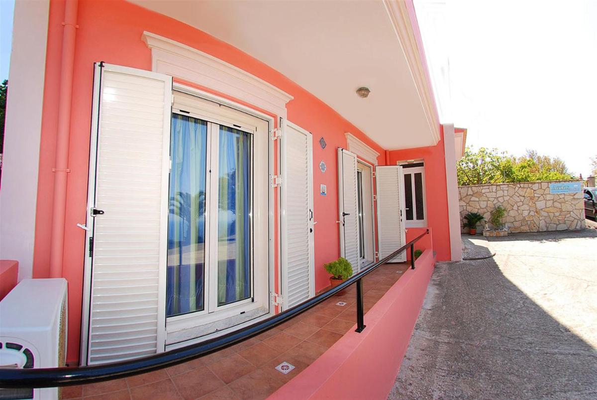 One-Bedroom Apartment with Sea View photo 1