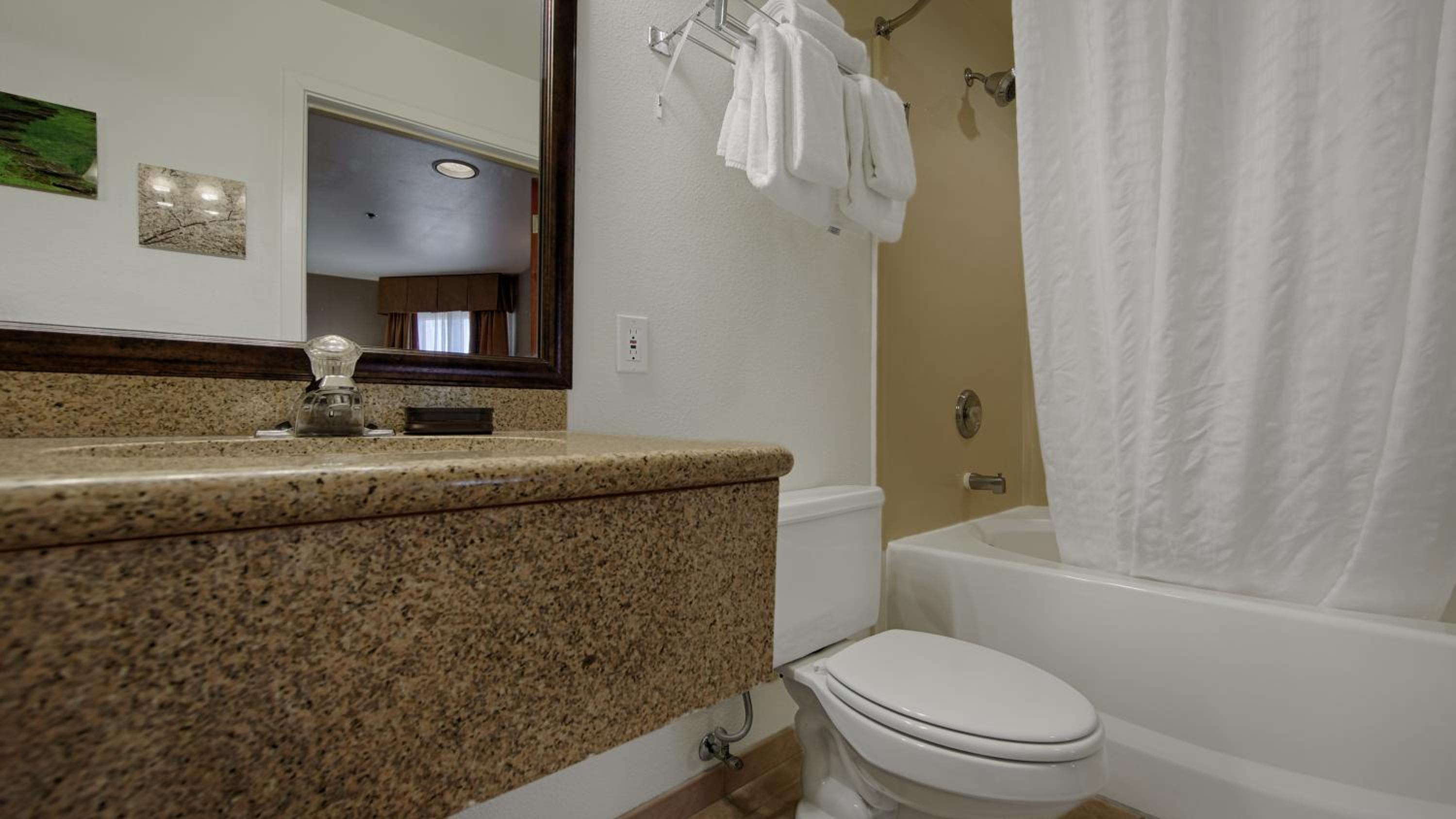 King Room - Non-Smoking - Photo 3