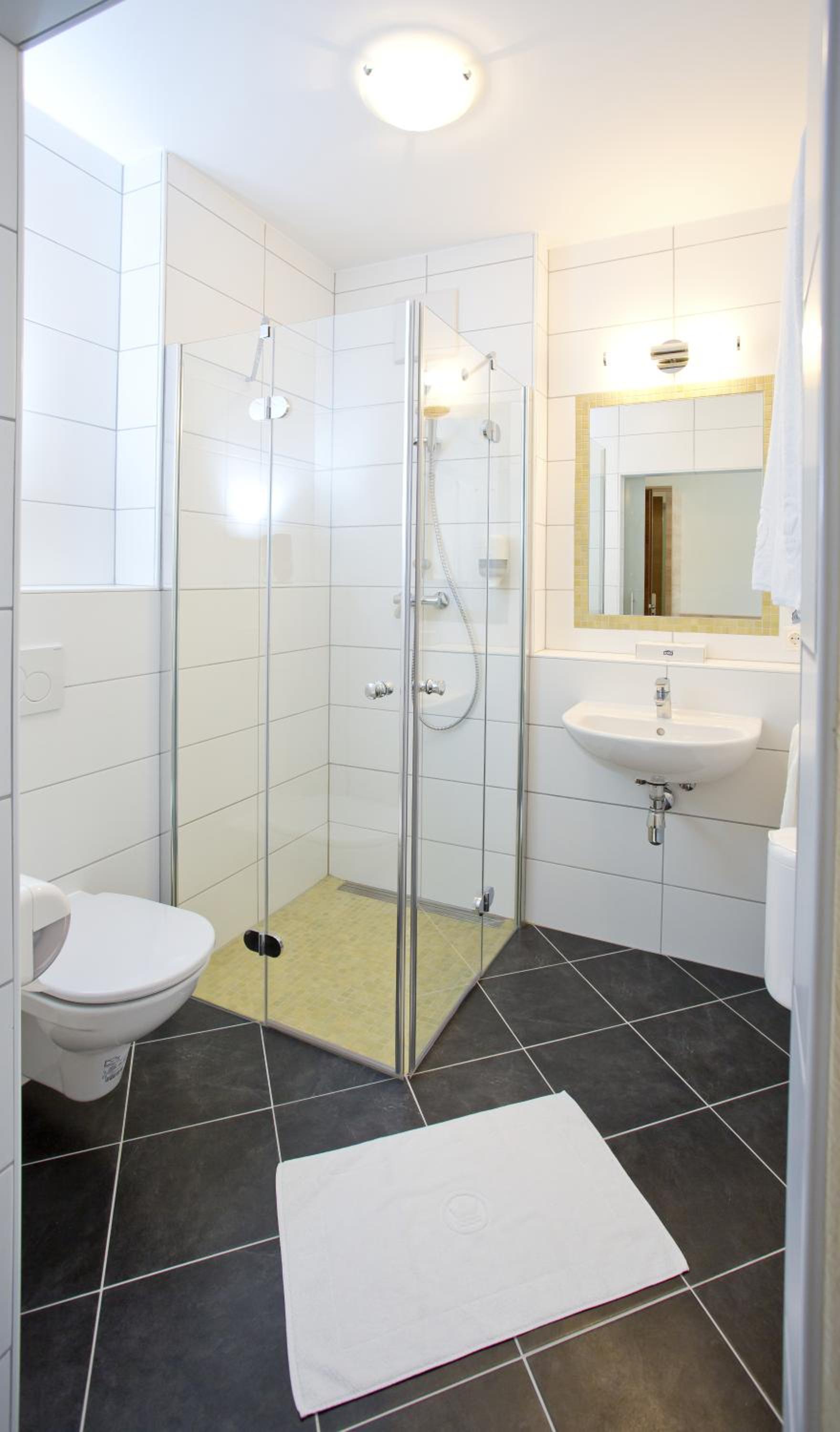 Double Room with Private Bathroom - Photo 3