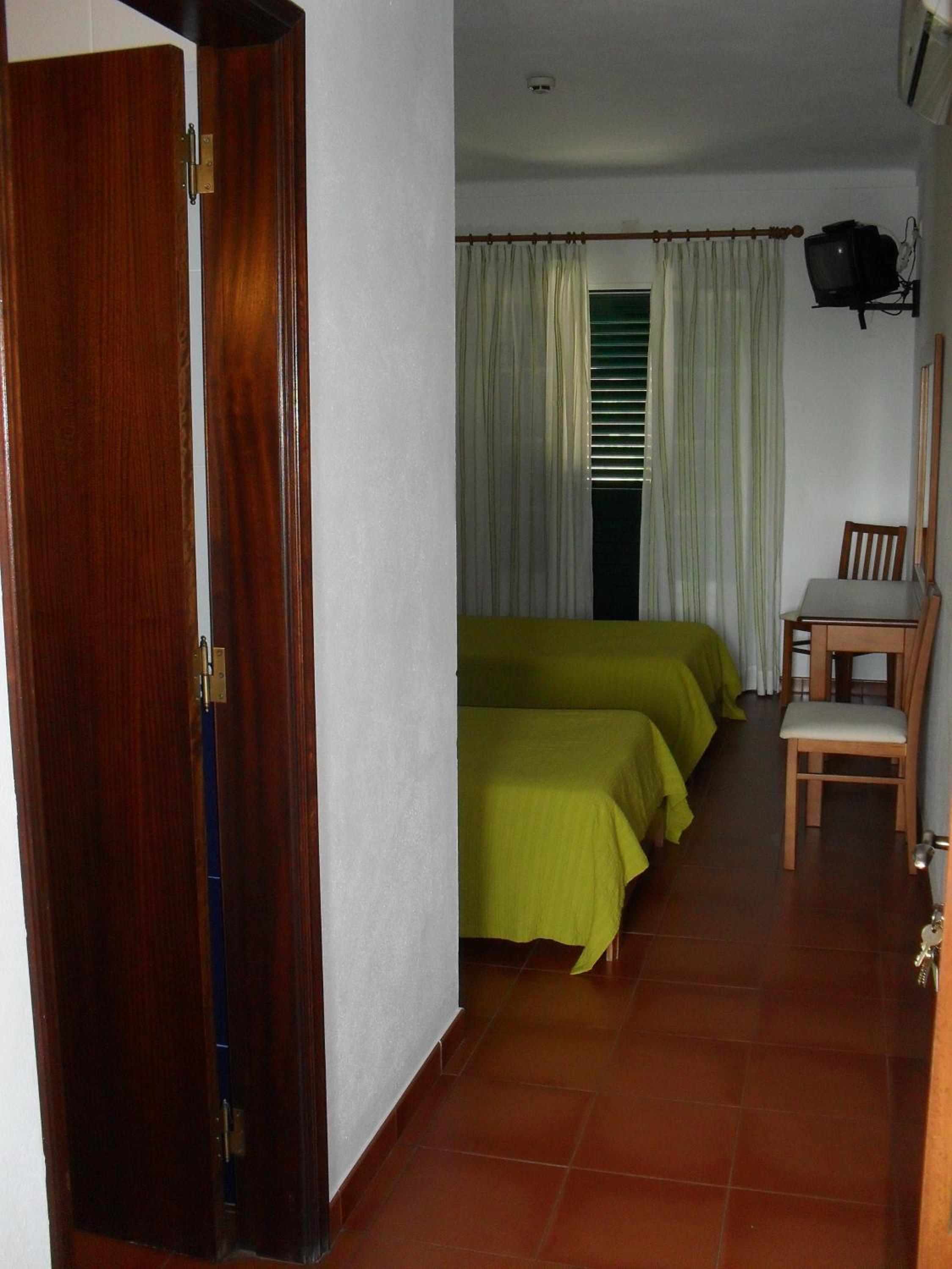 Twin Room with Balcony - Photo 8