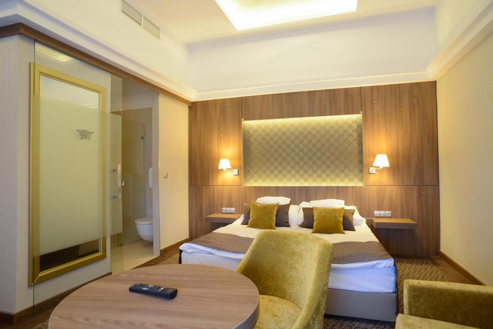 Double Room with Extra Bed - Photo 1